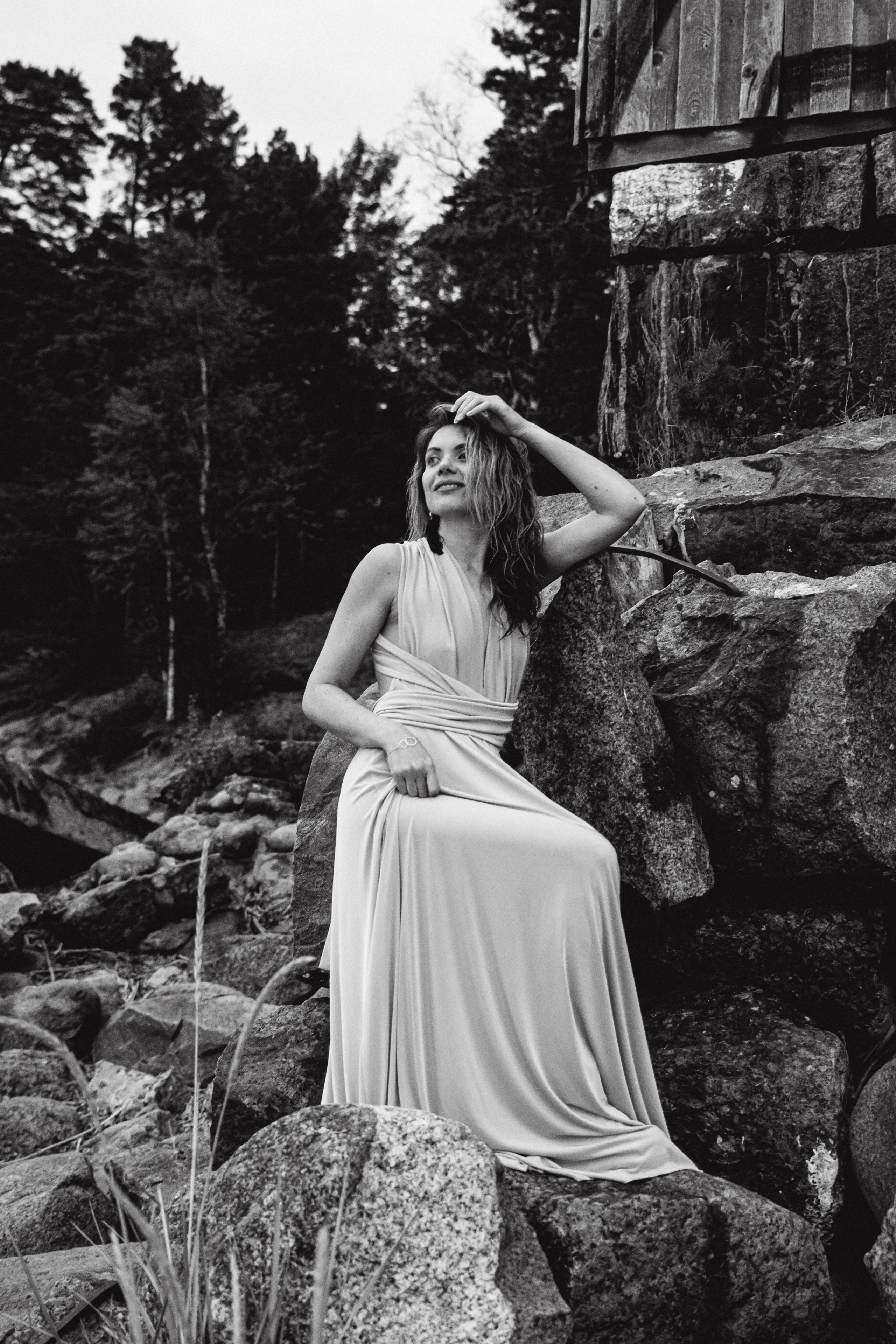 Валя. Съёмка на Финском заливе в воде и с огнём. Портретный фотограф в Санкт-Петербурге Дмитриева Наталия