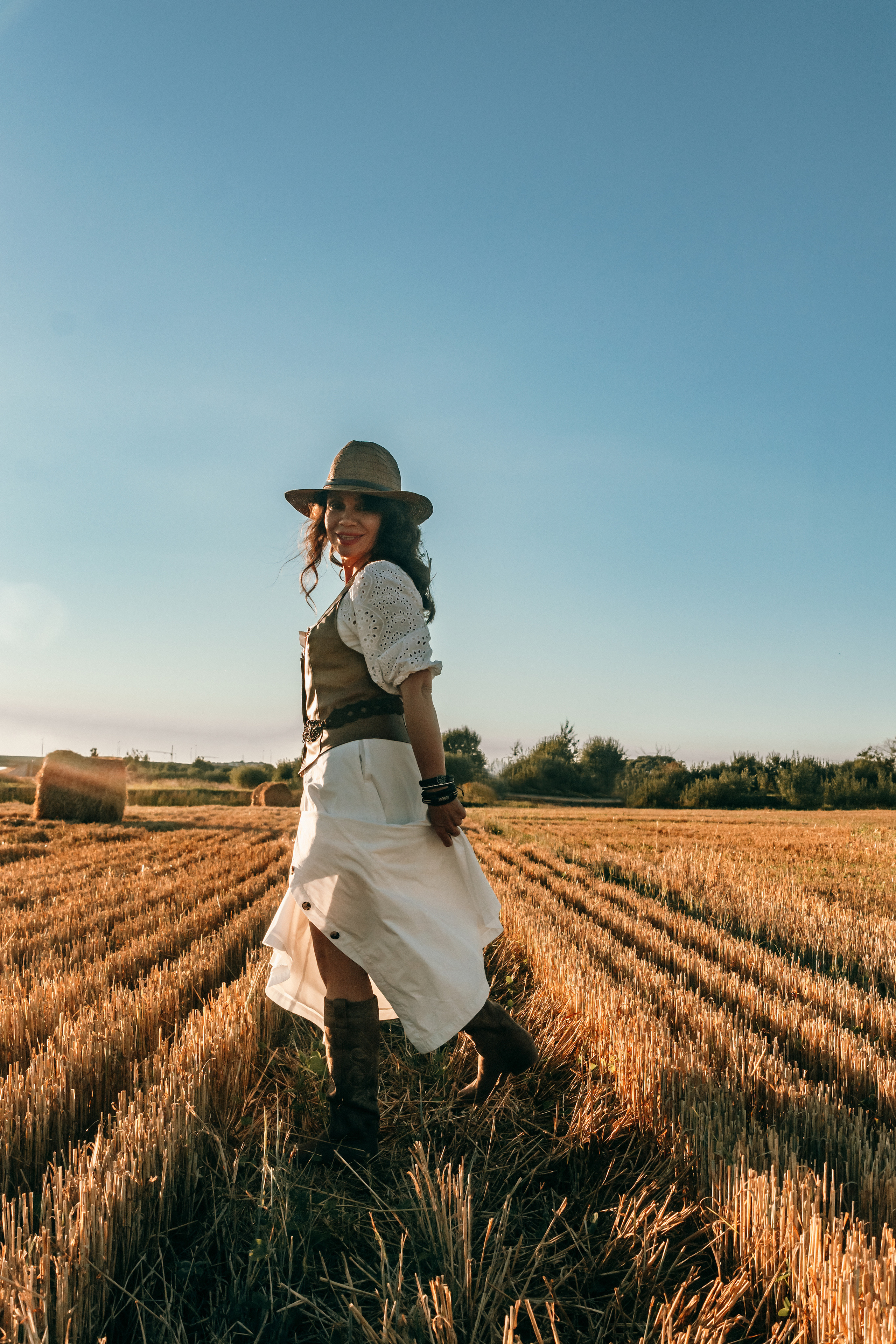 Светлана. Фотосессия со стогами. Портретный фотограф в Санкт-Петербурге Дмитриева Наталия