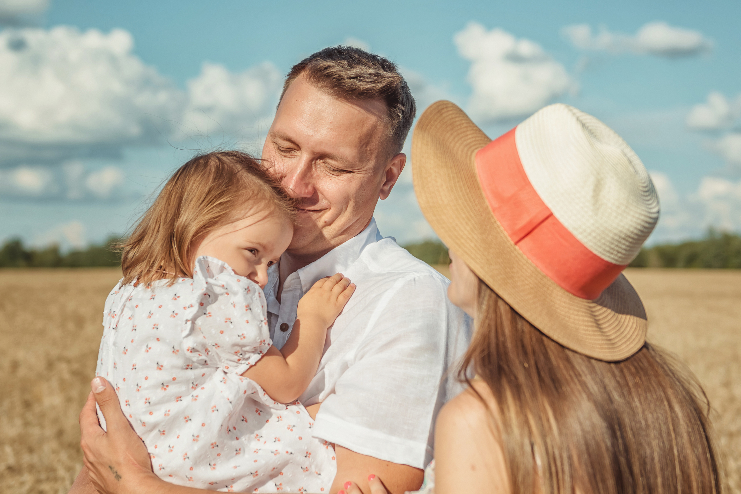 Анна и Александр. Семейная фотосессия в поле. Портретный фотограф в Санкт-Петербурге Дмитриева Наталия