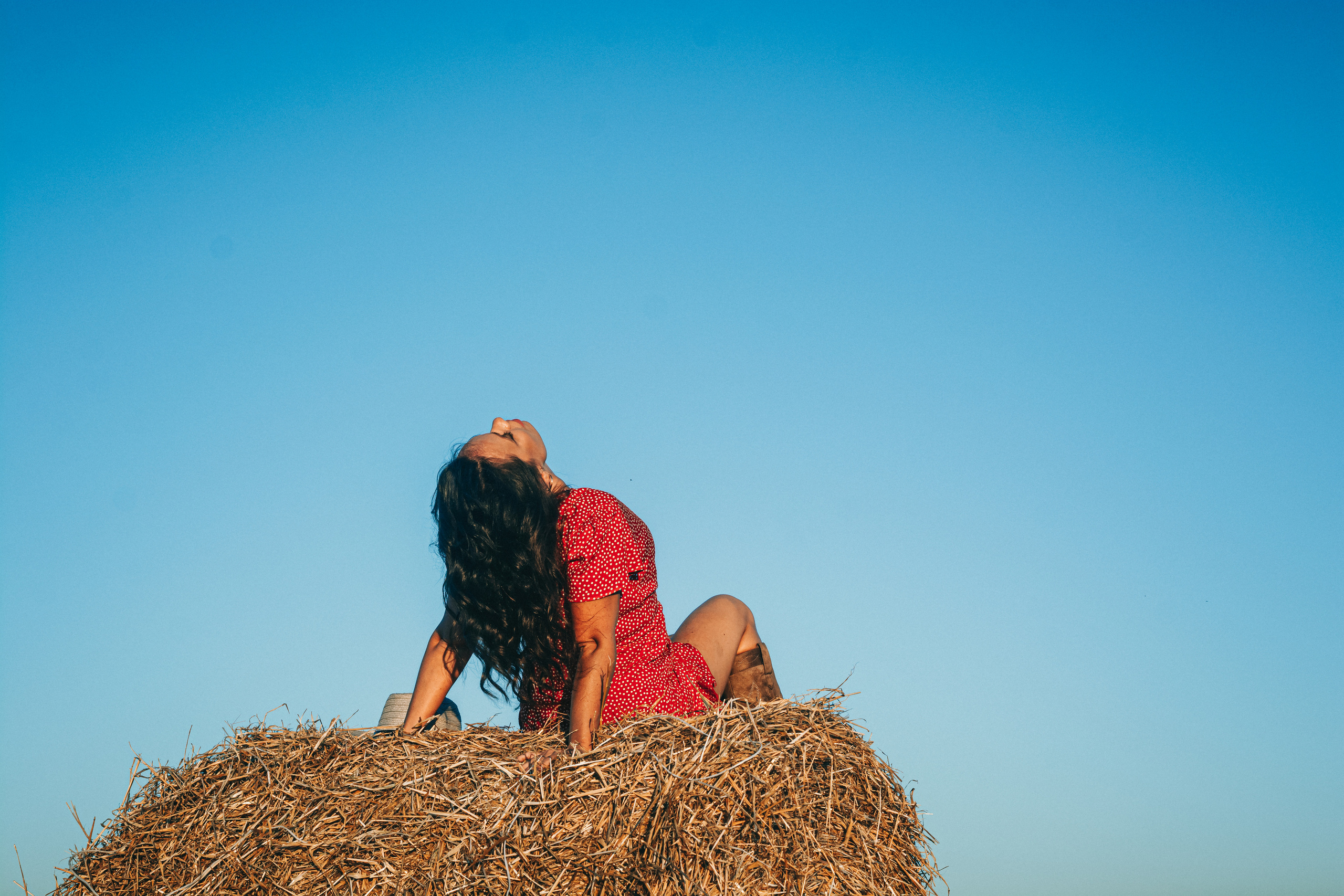 Светлана. Фотосессия со стогами. Портретный фотограф в Санкт-Петербурге Дмитриева Наталия