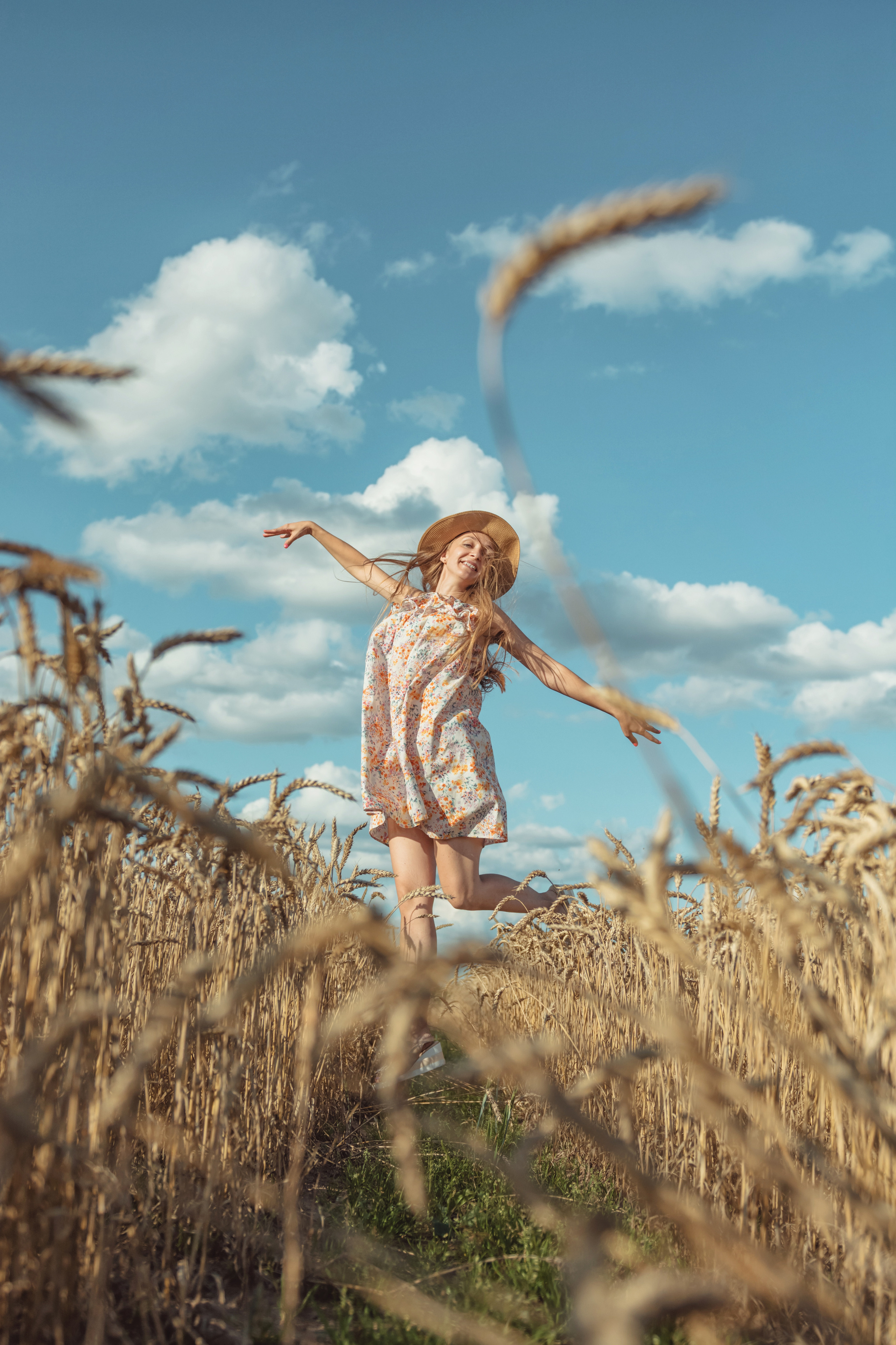 Анна и Александр. Семейная фотосессия в поле. Портретный фотограф в Санкт-Петербурге Дмитриева Наталия