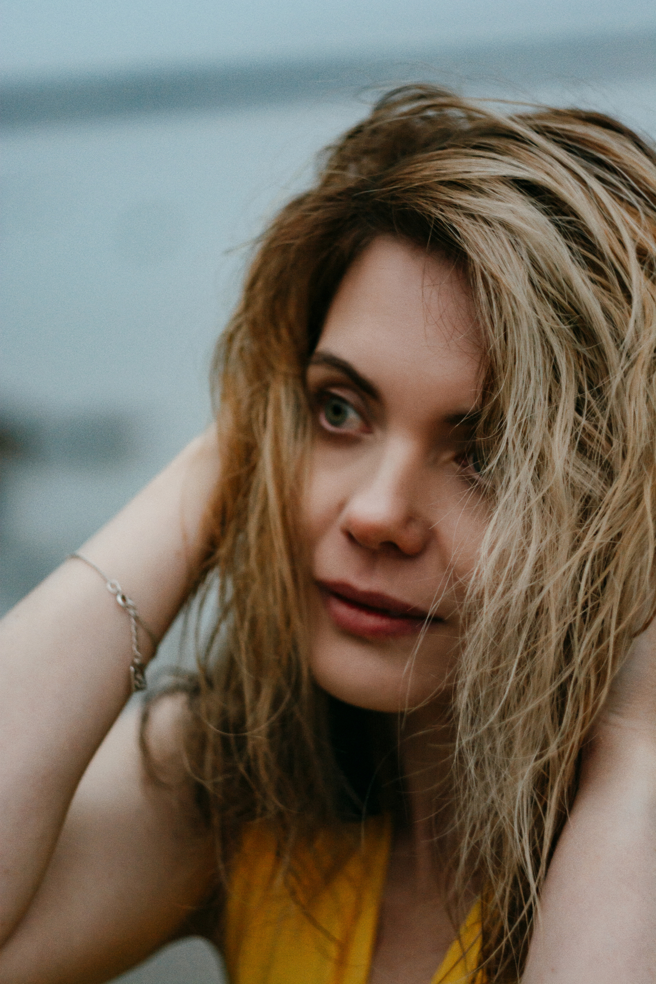 Валя. Съёмка на Финском заливе в воде и с огнём. Портретный фотограф в Санкт-Петербурге Дмитриева Наталия