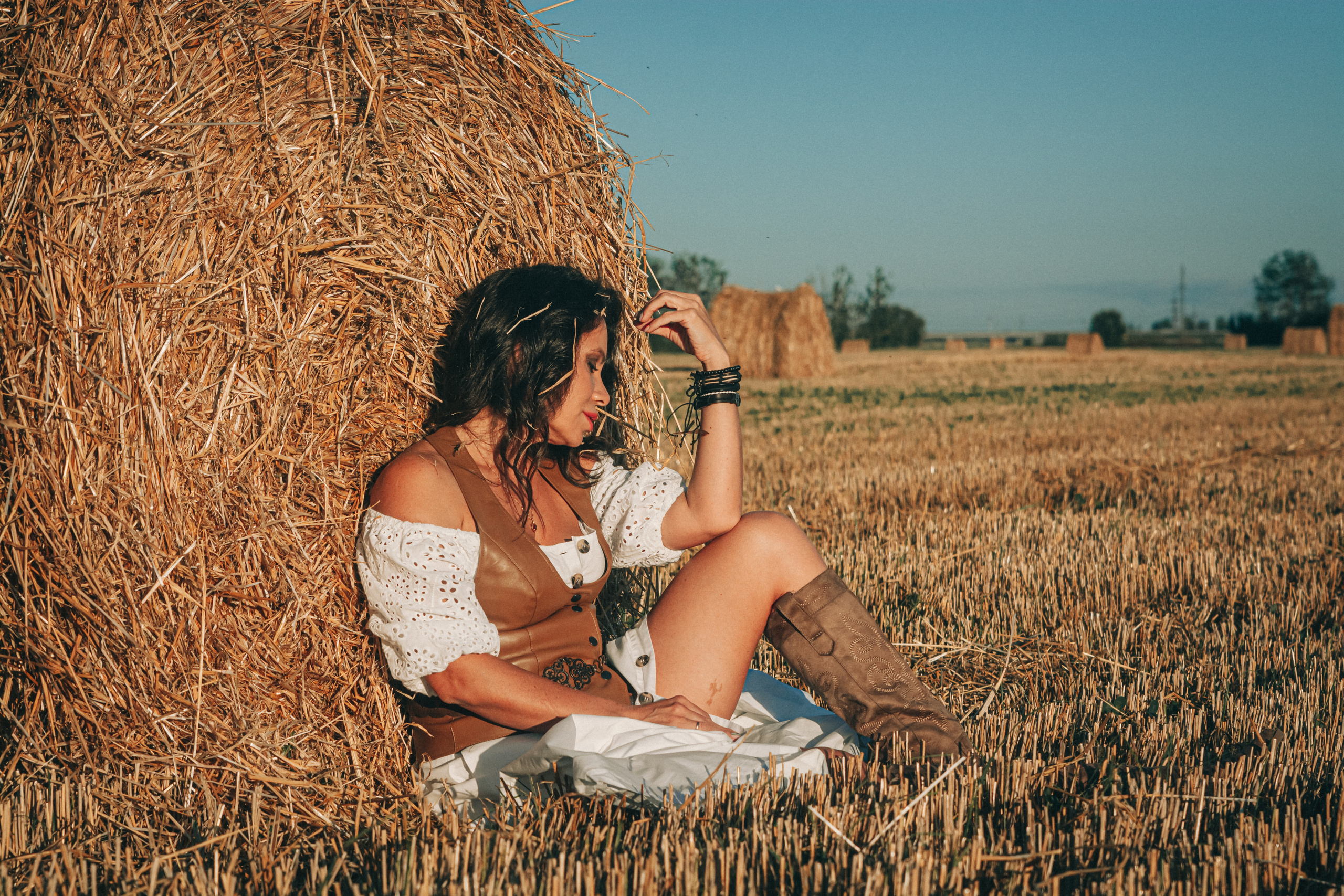 Светлана. Фотосессия со стогами. Портретный фотограф в Санкт-Петербурге Дмитриева Наталия