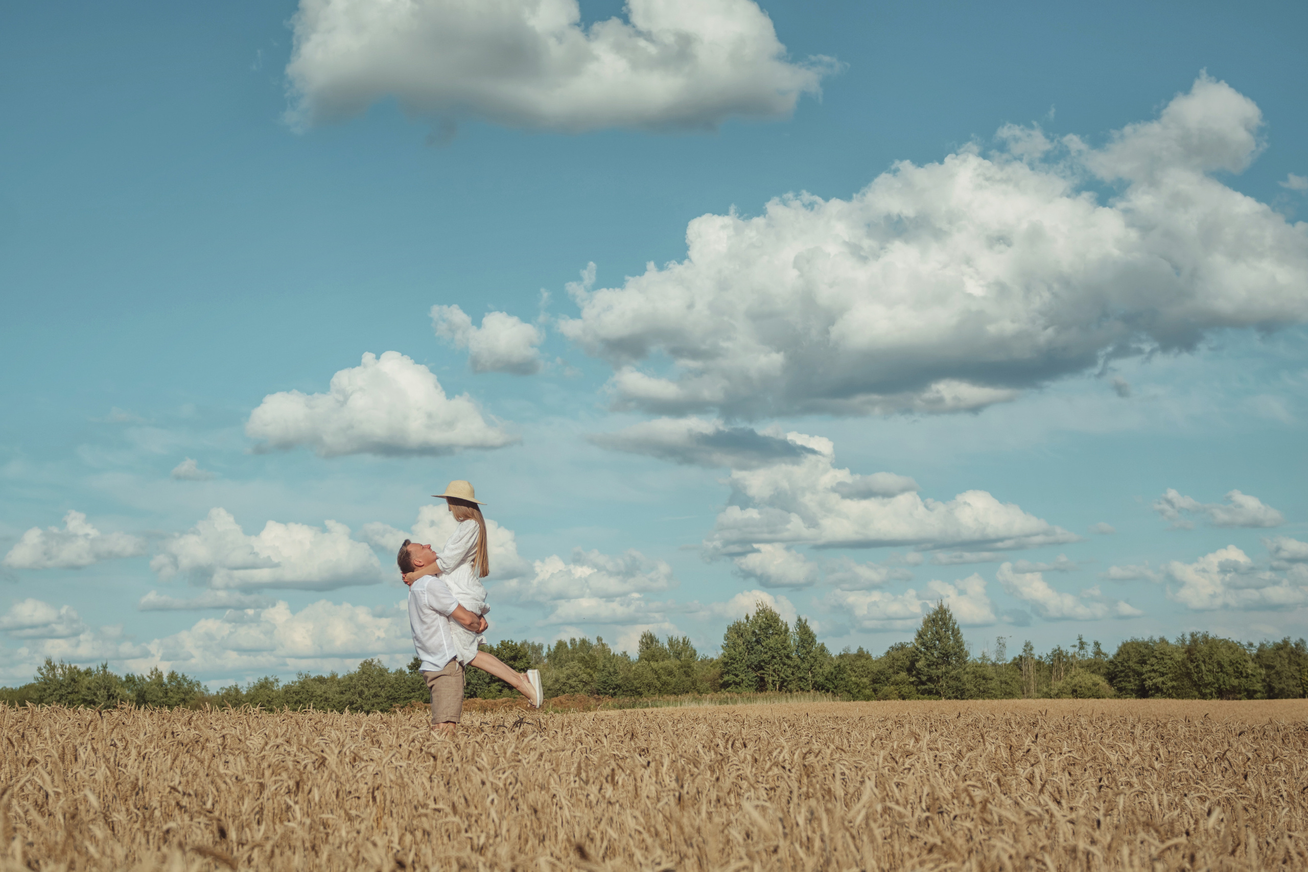 Анна и Александр. Семейная фотосессия в поле. Портретный фотограф в Санкт-Петербурге Дмитриева Наталия