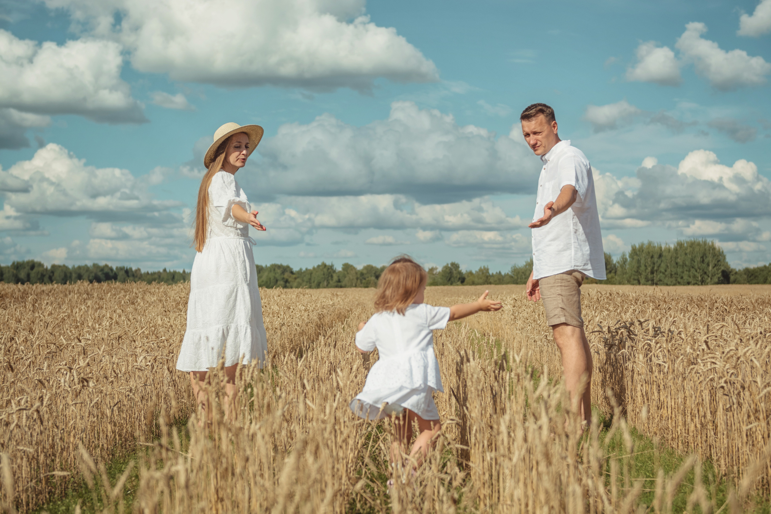 Анна и Александр. Семейная фотосессия в поле. Портретный фотограф в Санкт-Петербурге Дмитриева Наталия