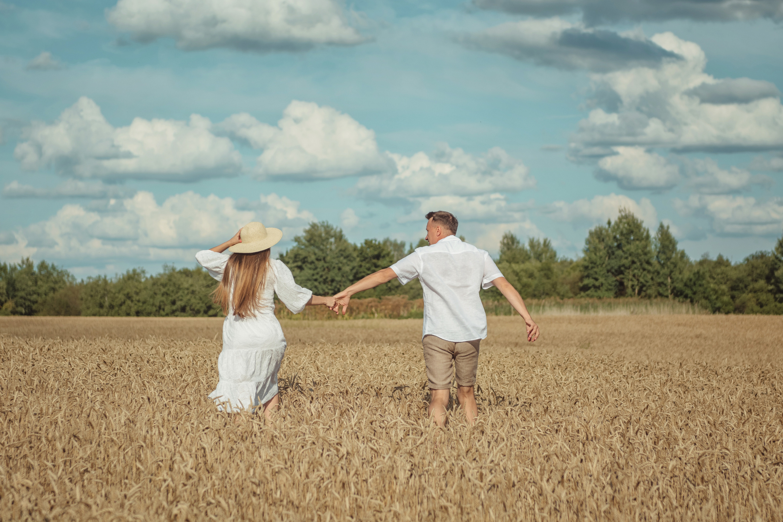 Анна и Александр. Семейная фотосессия в поле. Портретный фотограф в Санкт-Петербурге Дмитриева Наталия