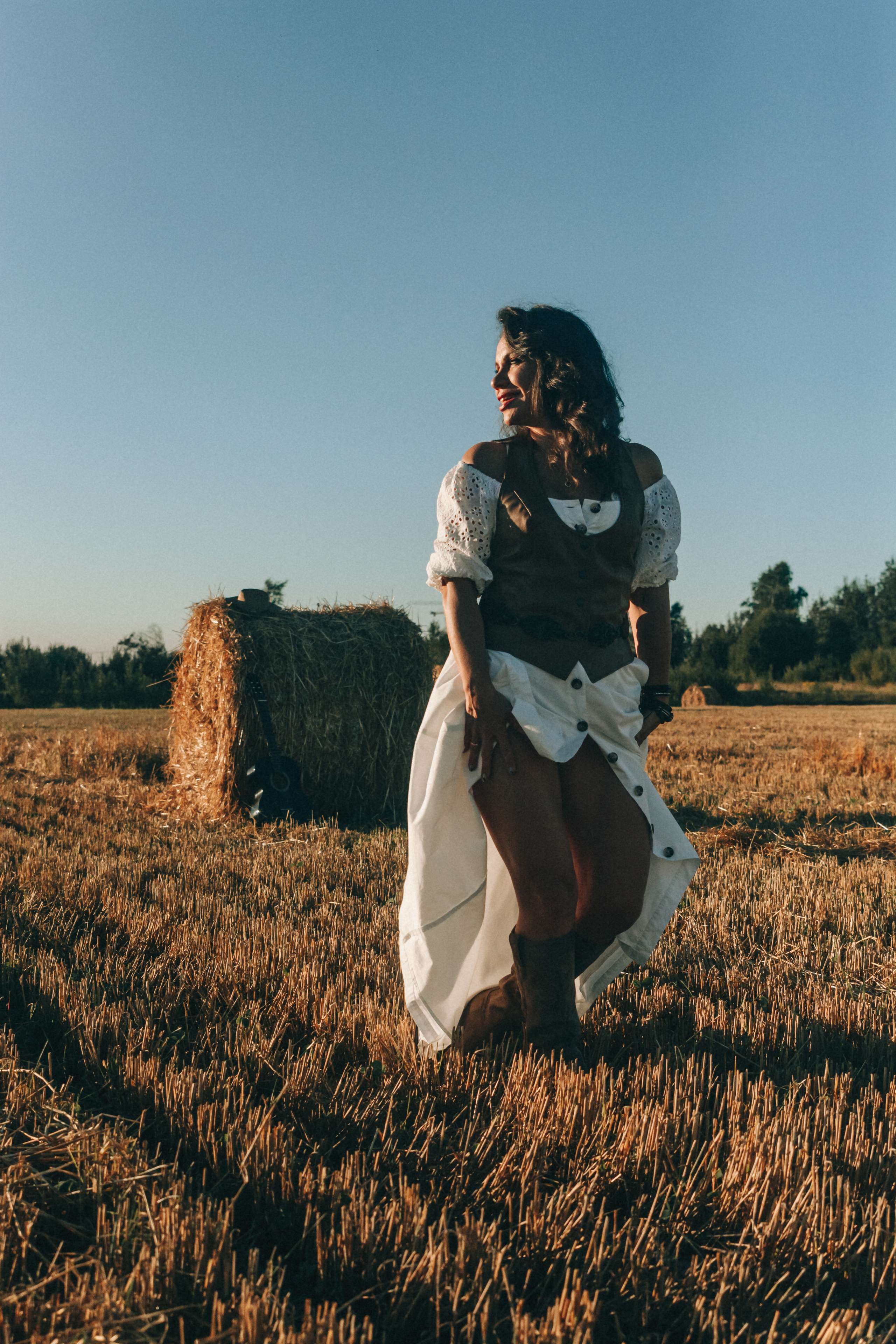 Светлана. Фотосессия со стогами. Портретный фотограф в Санкт-Петербурге Дмитриева Наталия