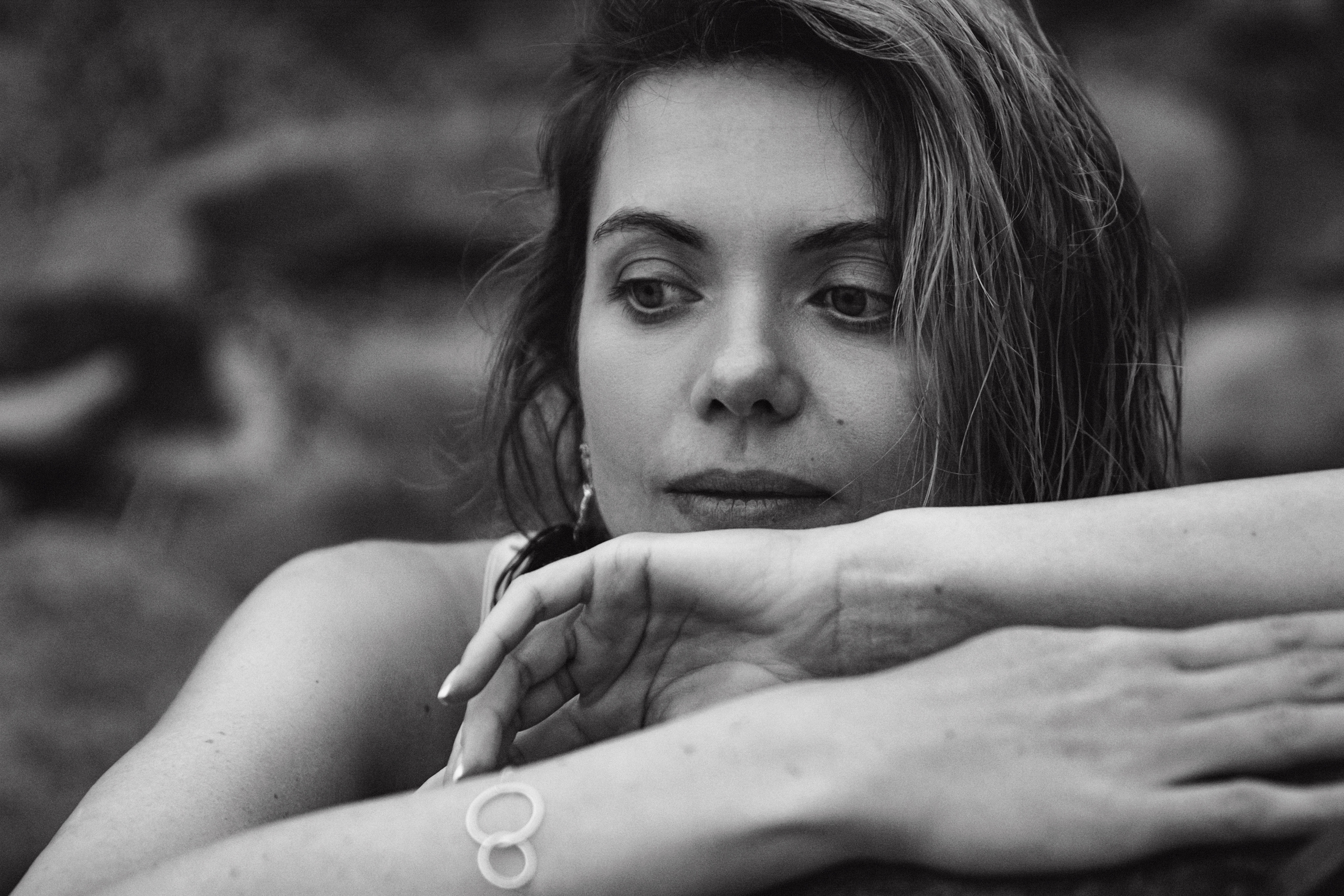 Валя. Съёмка на Финском заливе в воде и с огнём. Портретный фотограф в Санкт-Петербурге Дмитриева Наталия