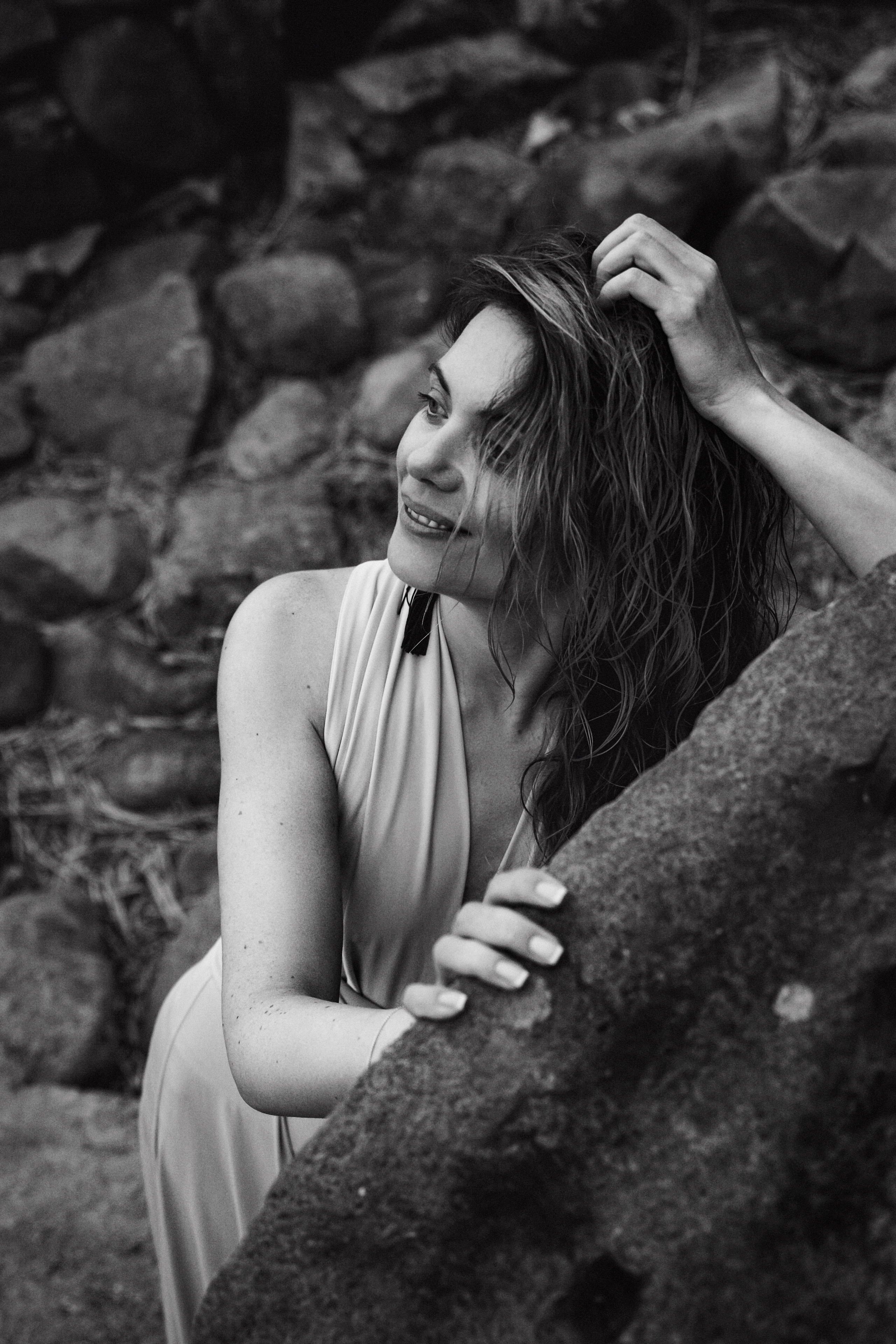 Валя. Съёмка на Финском заливе в воде и с огнём. Портретный фотограф в Санкт-Петербурге Дмитриева Наталия