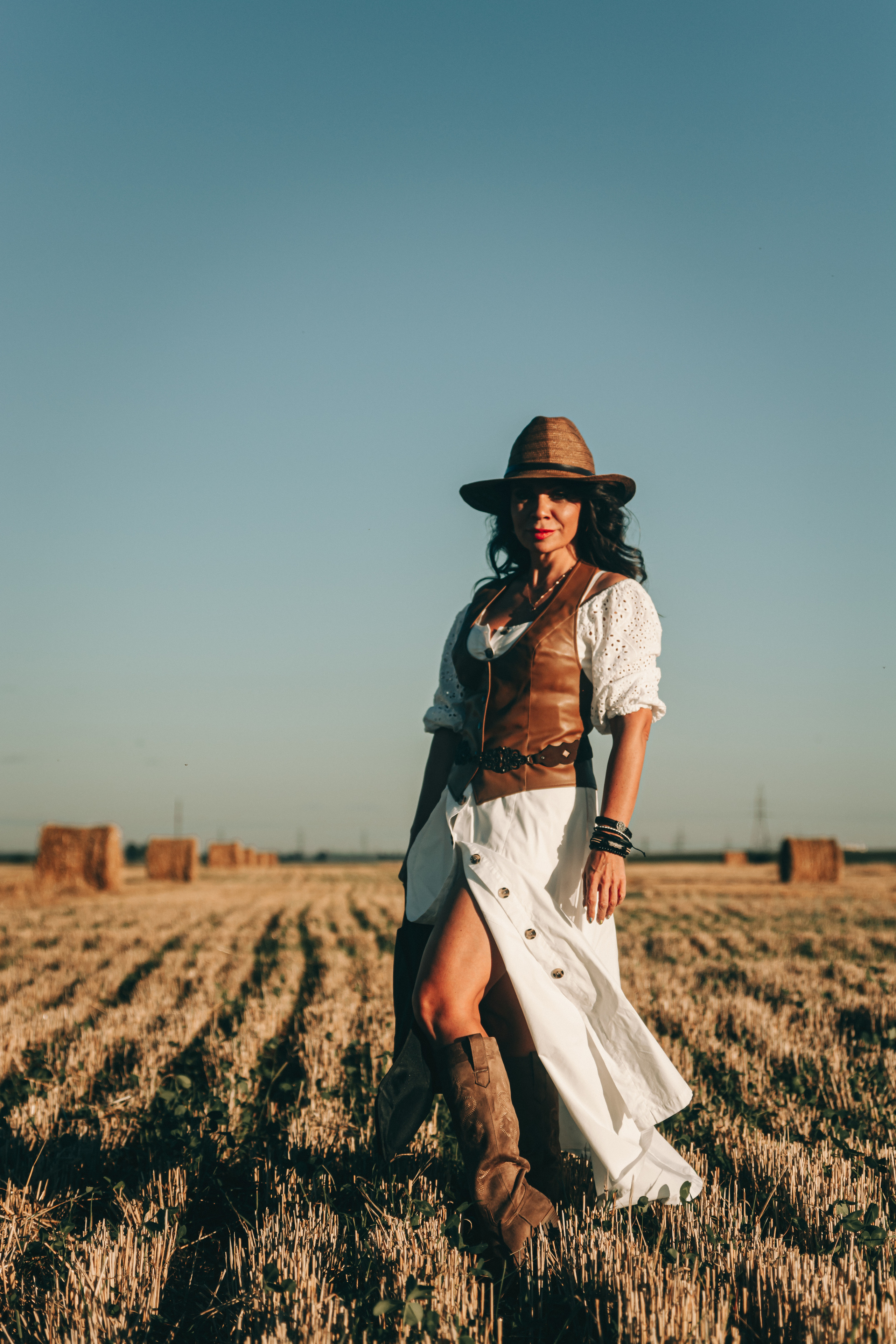 Светлана. Фотосессия со стогами. Портретный фотограф в Санкт-Петербурге Дмитриева Наталия