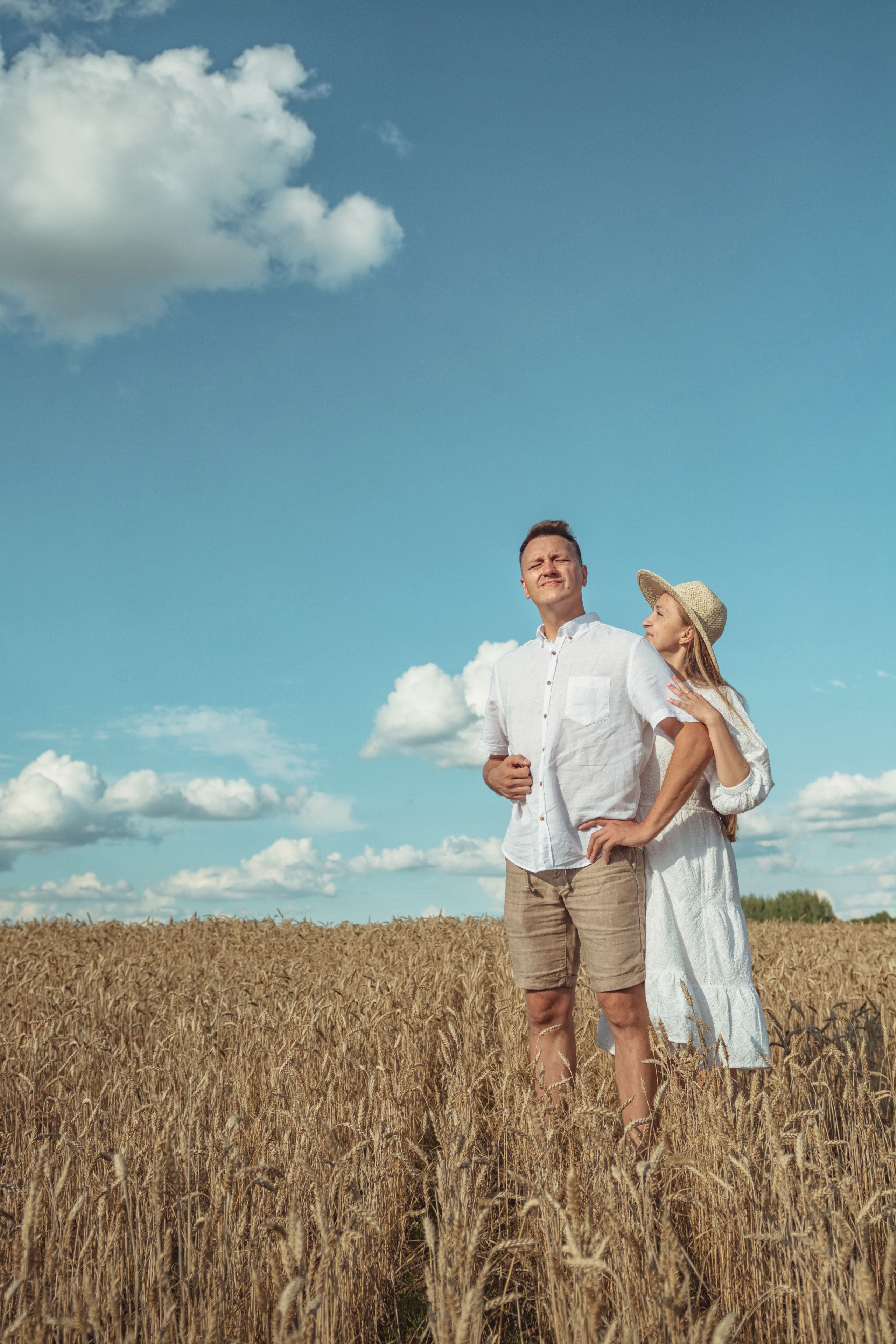 Анна и Александр. Семейная фотосессия в поле. Портретный фотограф в Санкт-Петербурге Дмитриева Наталия
