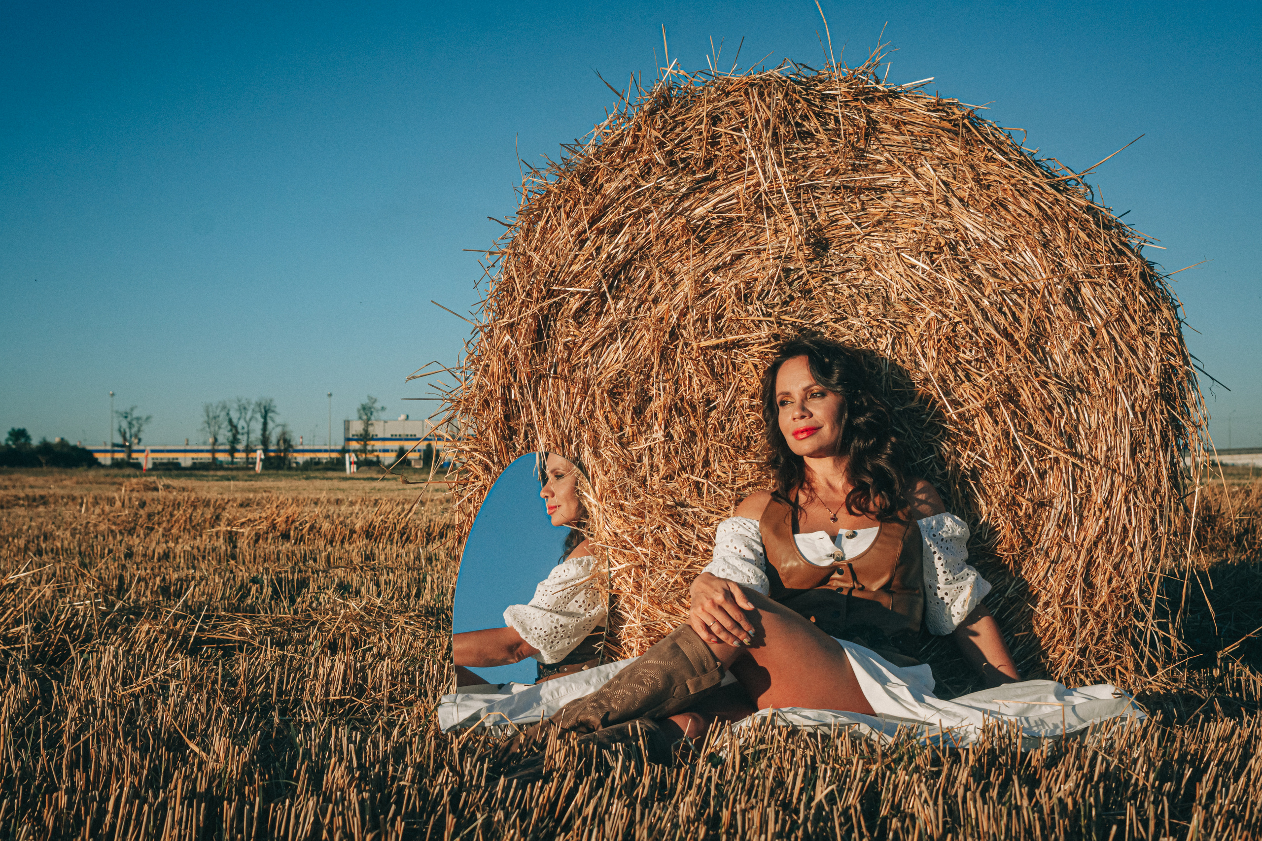 Светлана. Фотосессия со стогами. Портретный фотограф в Санкт-Петербурге Дмитриева Наталия
