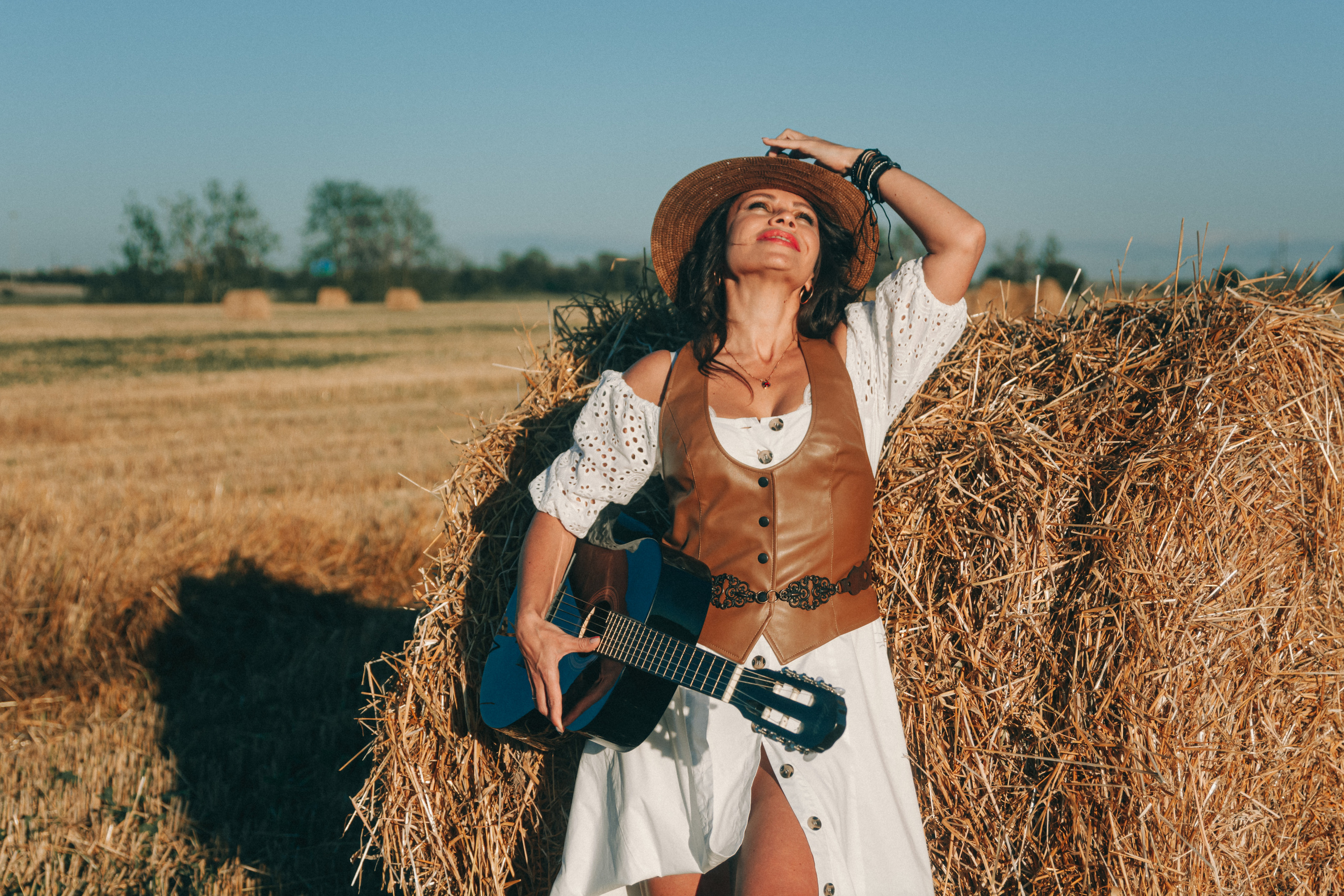 Светлана. Фотосессия со стогами. Портретный фотограф в Санкт-Петербурге Дмитриева Наталия