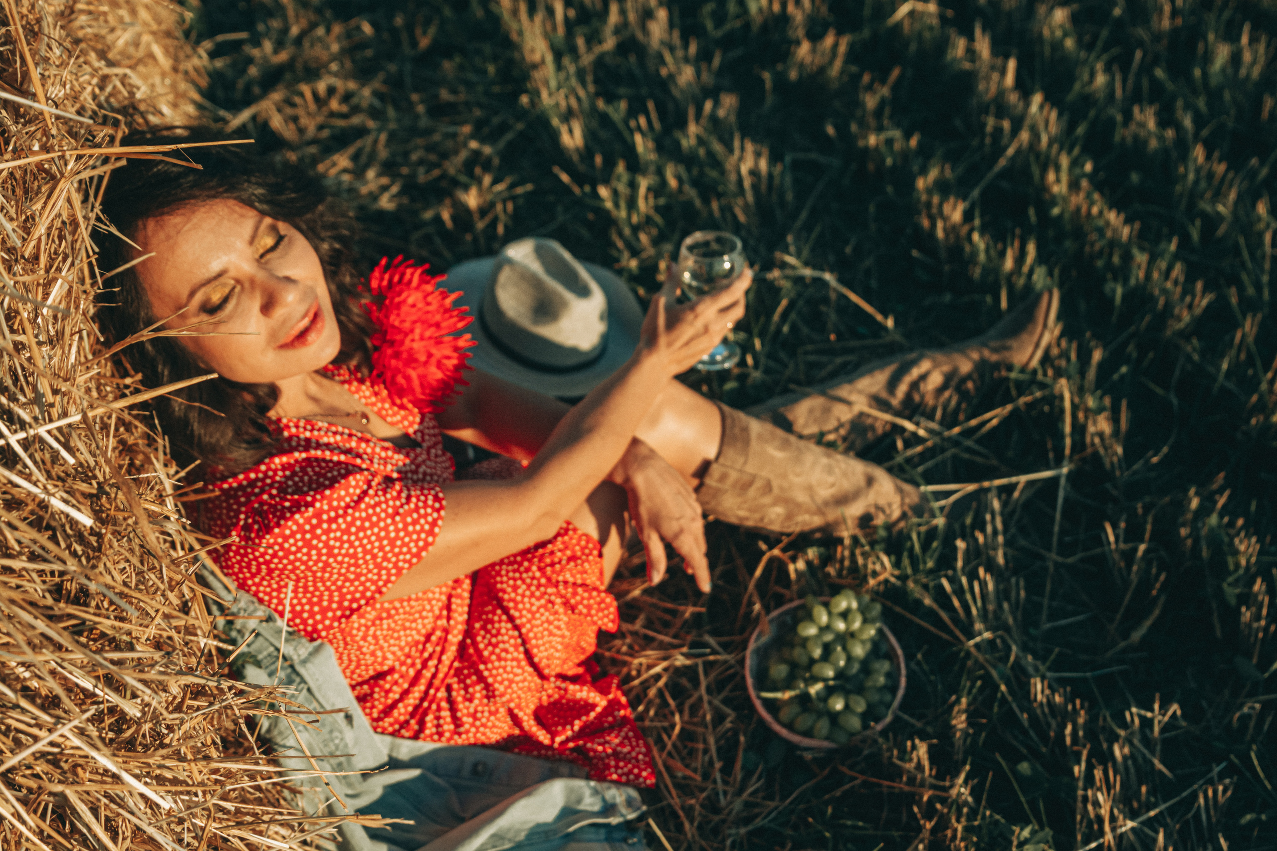 Светлана. Фотосессия со стогами. Портретный фотограф в Санкт-Петербурге Дмитриева Наталия
