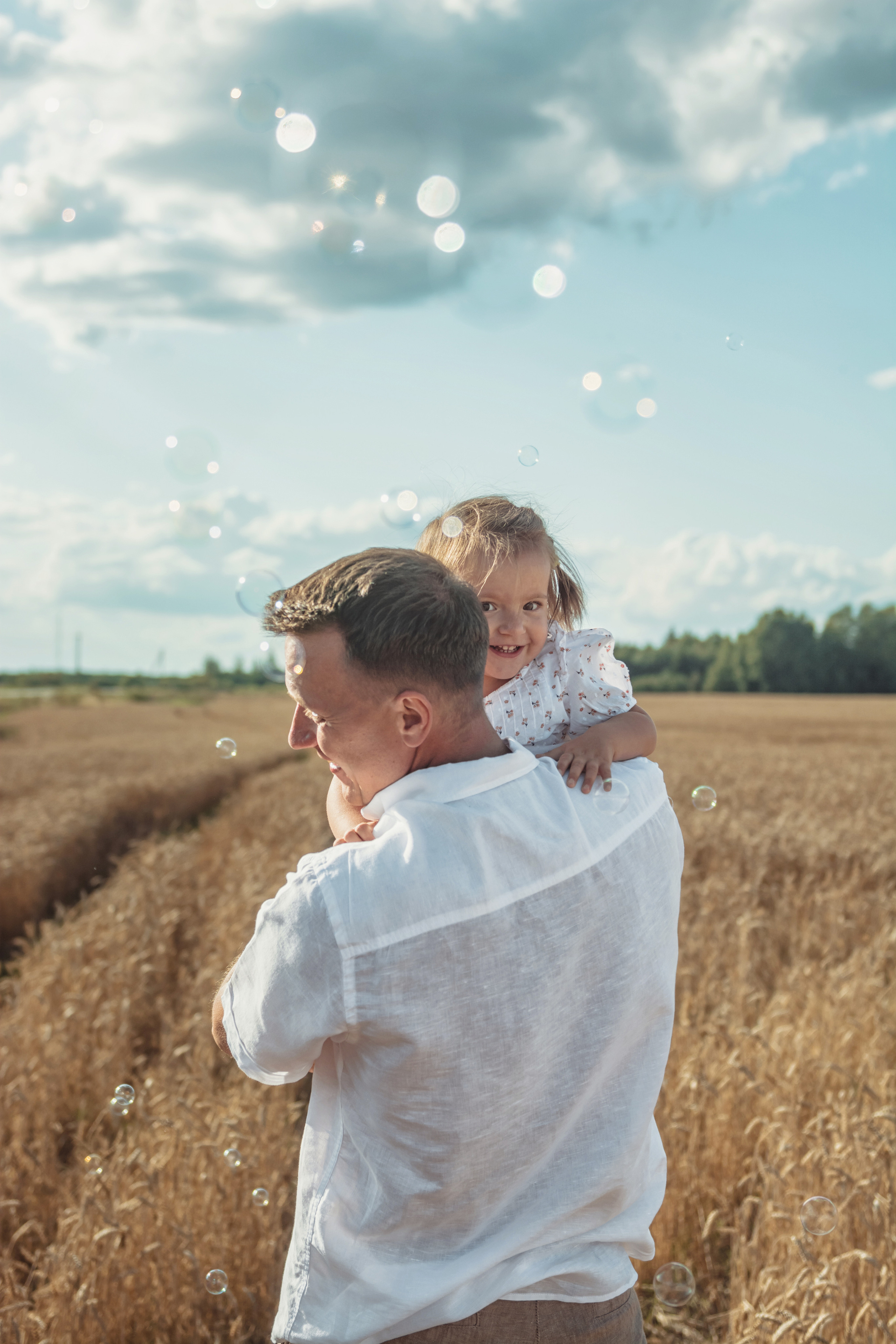 Анна и Александр. Семейная фотосессия в поле. Портретный фотограф в Санкт-Петербурге Дмитриева Наталия