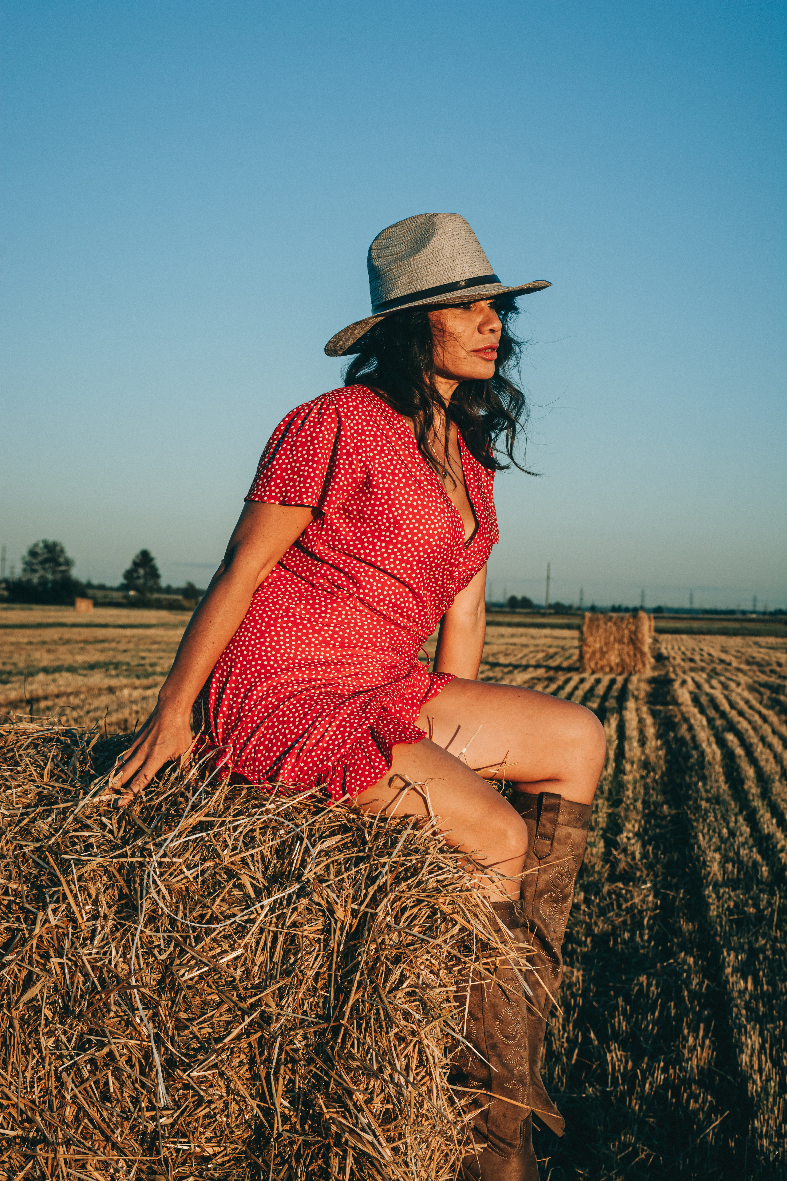 Светлана. Фотосессия со стогами. Портретный фотограф в Санкт-Петербурге Дмитриева Наталия
