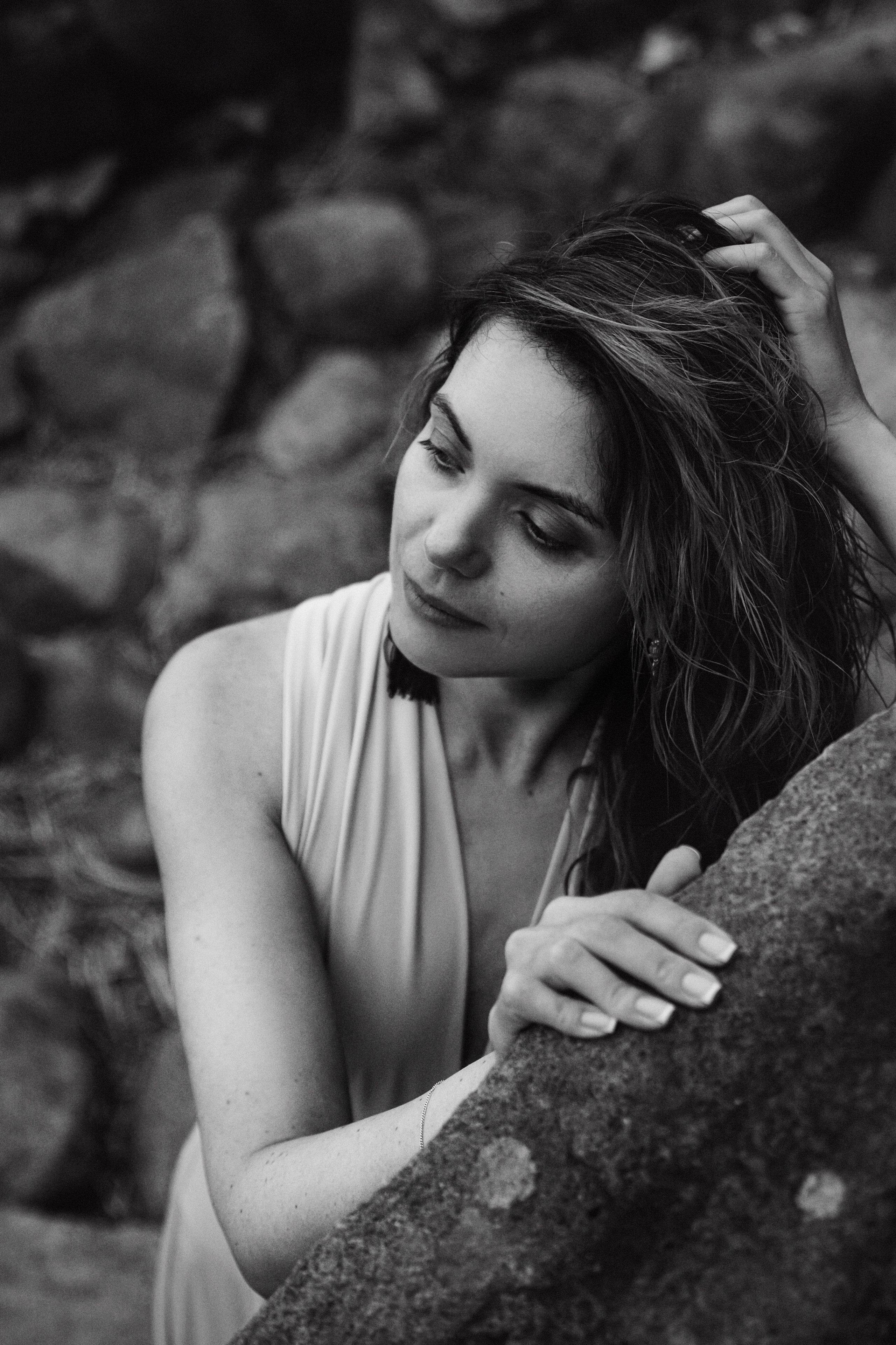 Валя. Съёмка на Финском заливе в воде и с огнём. Портретный фотограф в Санкт-Петербурге Дмитриева Наталия