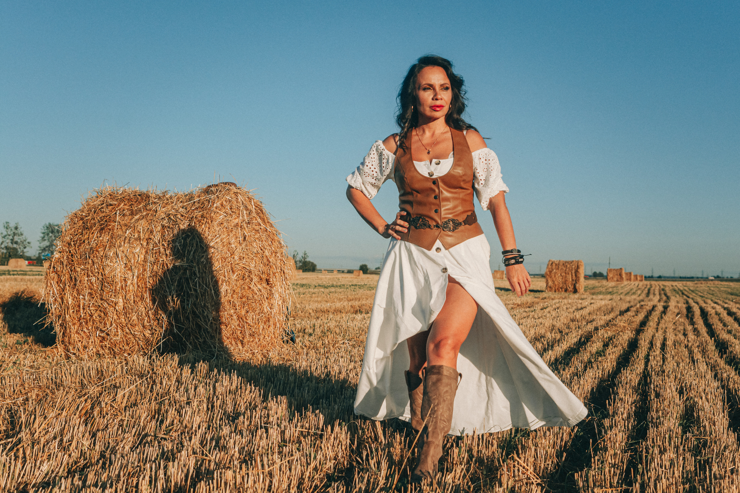 Светлана. Фотосессия со стогами. Портретный фотограф в Санкт-Петербурге Дмитриева Наталия