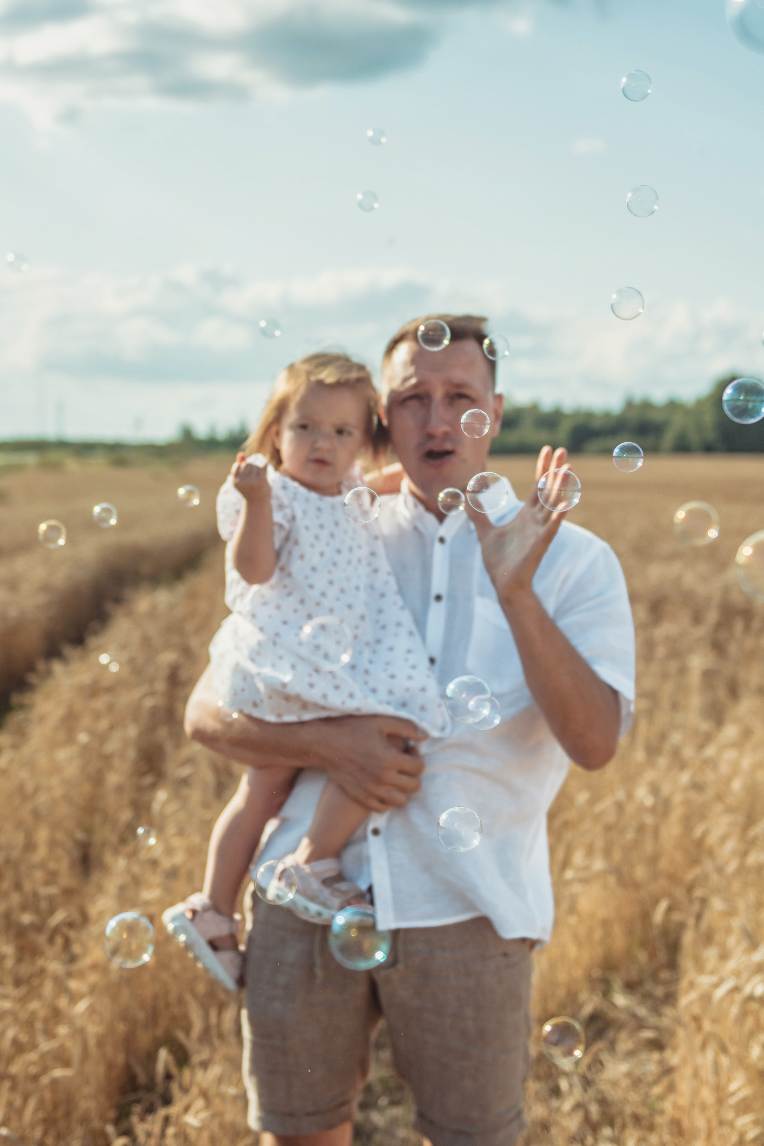 Анна и Александр. Семейная фотосессия в поле. Портретный фотограф в Санкт-Петербурге Дмитриева Наталия