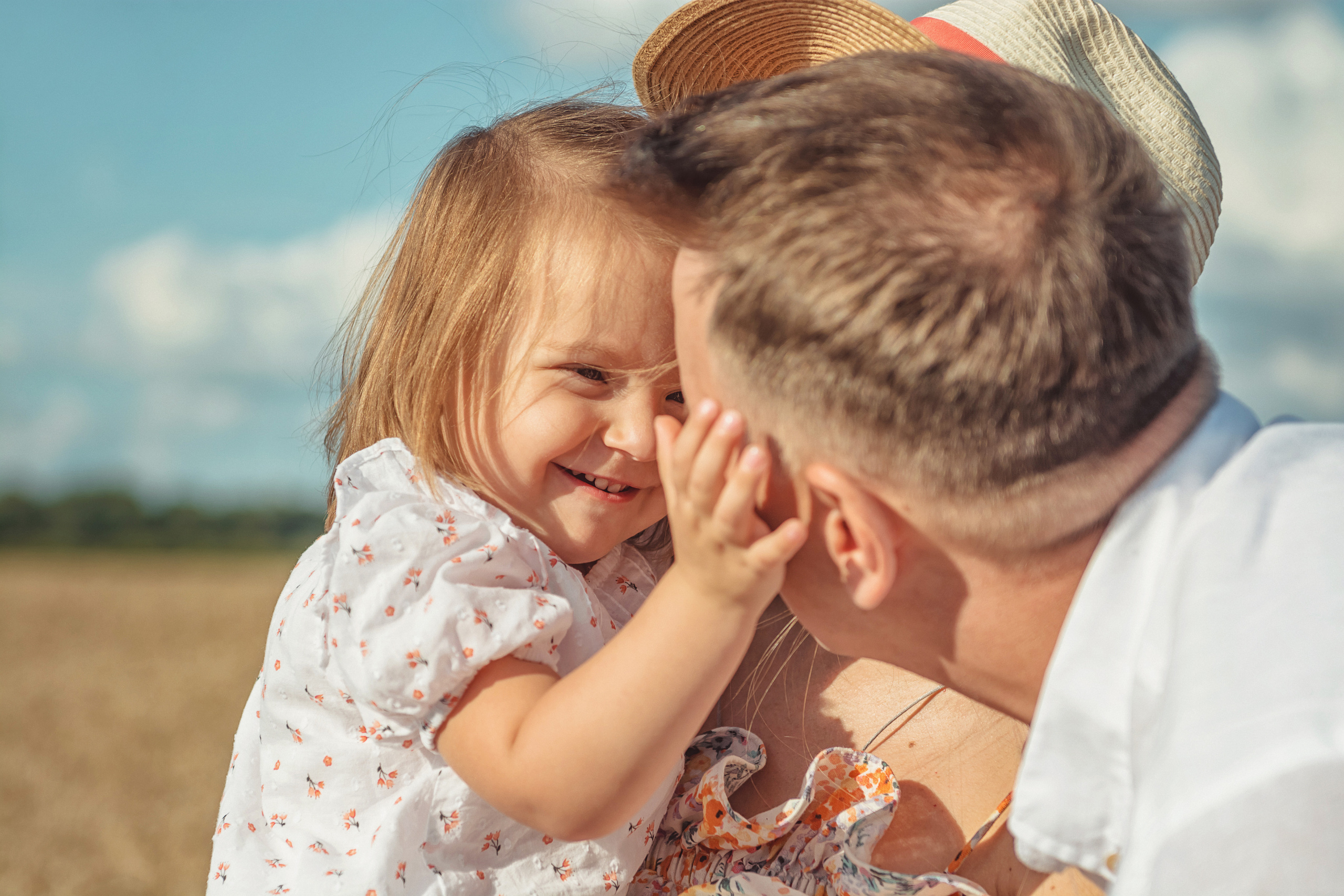Анна и Александр. Семейная фотосессия в поле. Портретный фотограф в Санкт-Петербурге Дмитриева Наталия