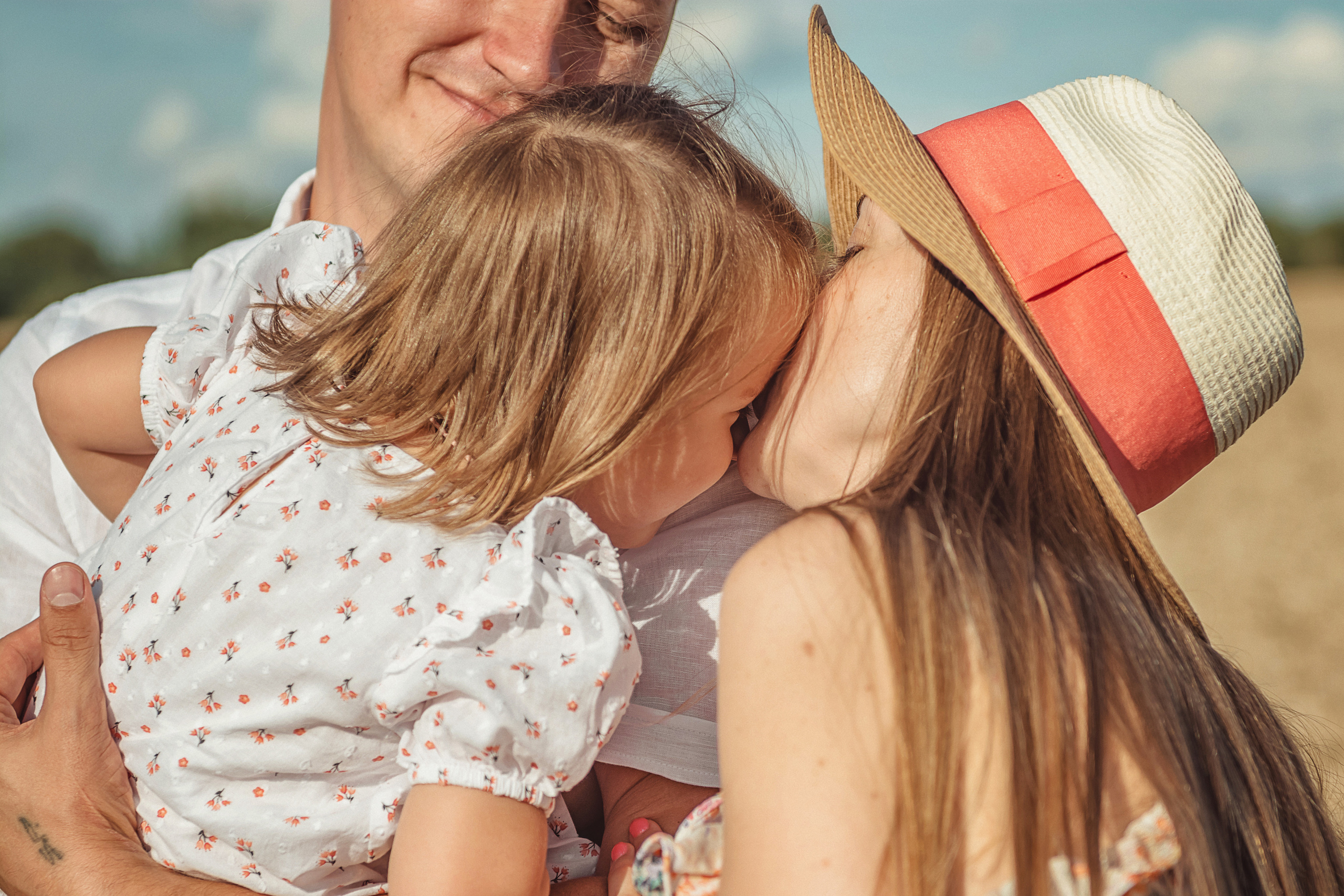 Анна и Александр. Семейная фотосессия в поле. Портретный фотограф в Санкт-Петербурге Дмитриева Наталия