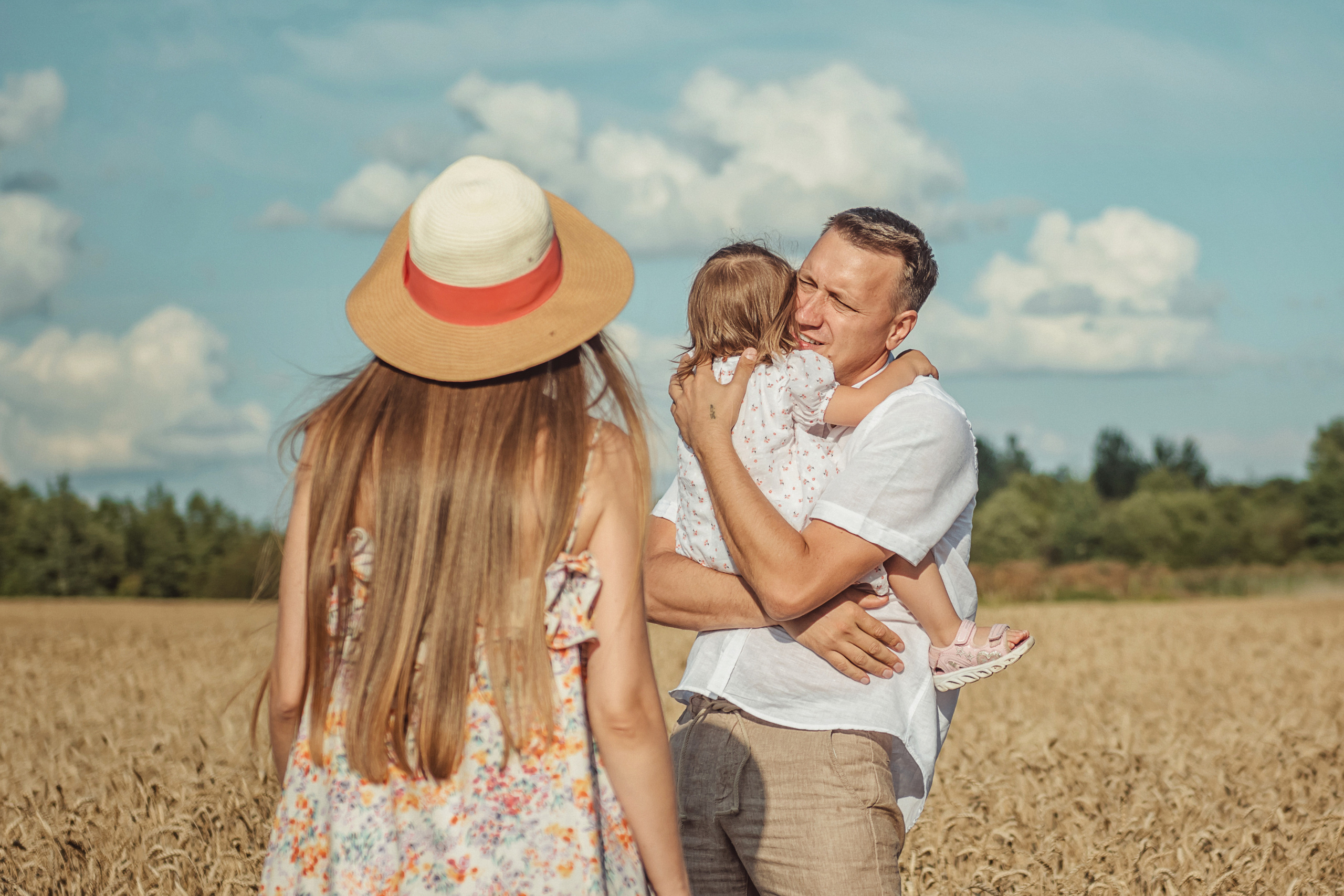 Анна и Александр. Семейная фотосессия в поле. Портретный фотограф в Санкт-Петербурге Дмитриева Наталия