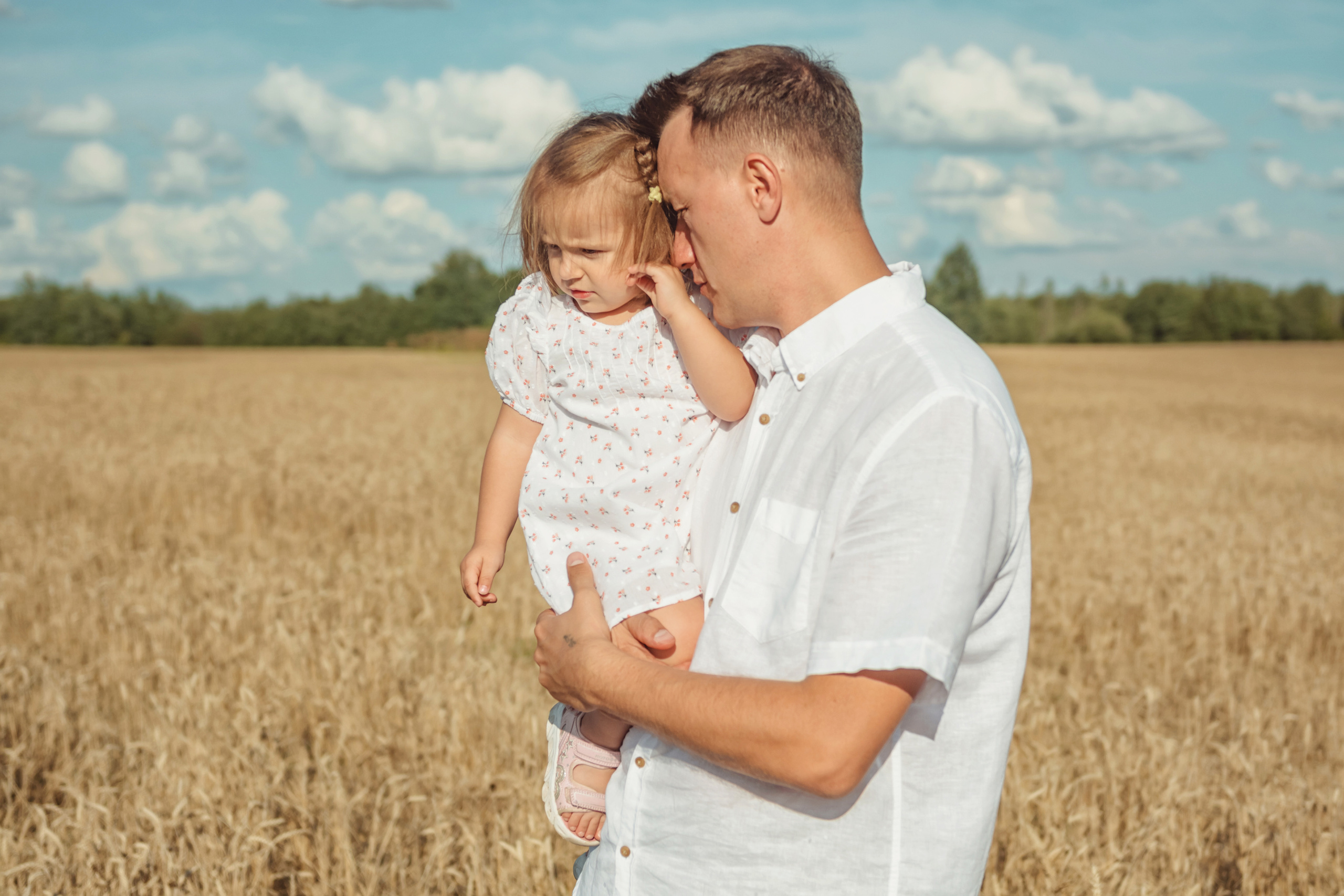 Анна и Александр. Семейная фотосессия в поле. Портретный фотограф в Санкт-Петербурге Дмитриева Наталия