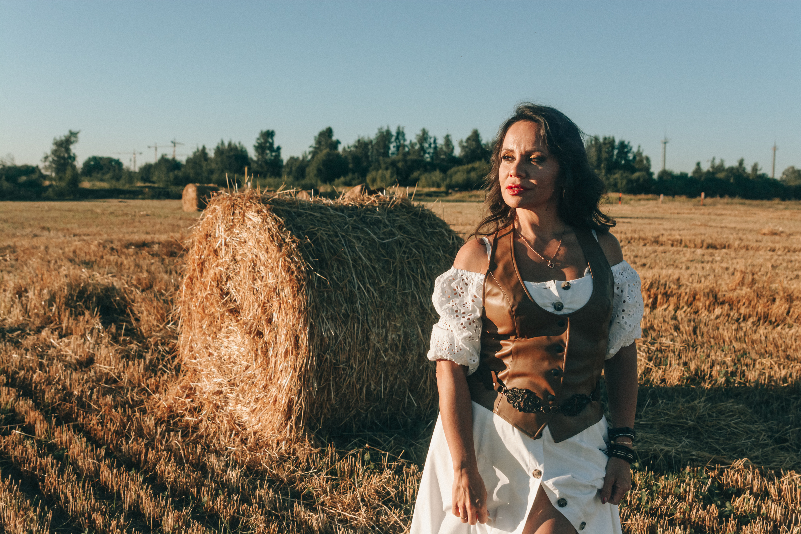 Светлана. Фотосессия со стогами. Портретный фотограф в Санкт-Петербурге Дмитриева Наталия