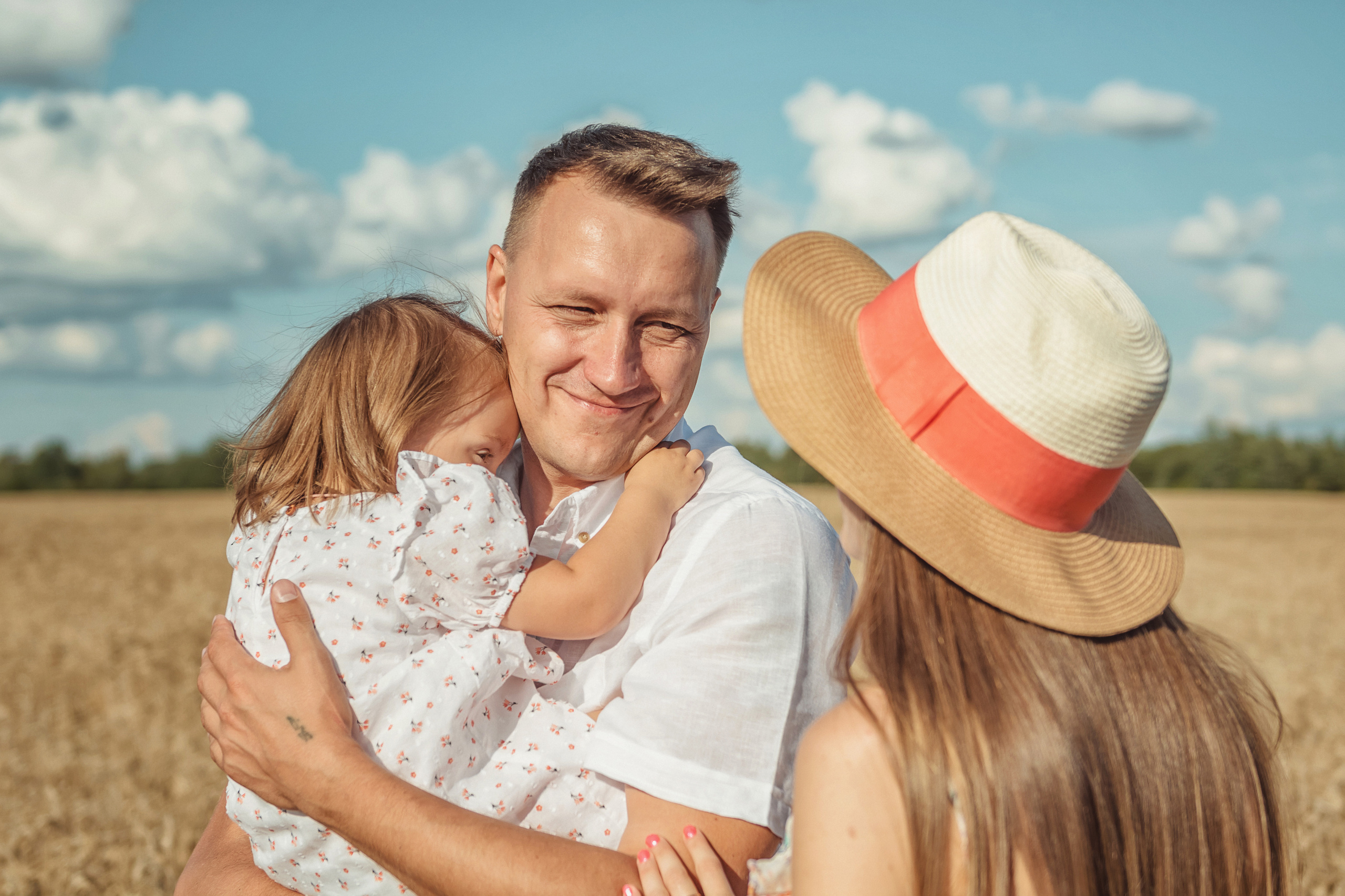 Анна и Александр. Семейная фотосессия в поле. Портретный фотограф в Санкт-Петербурге Дмитриева Наталия