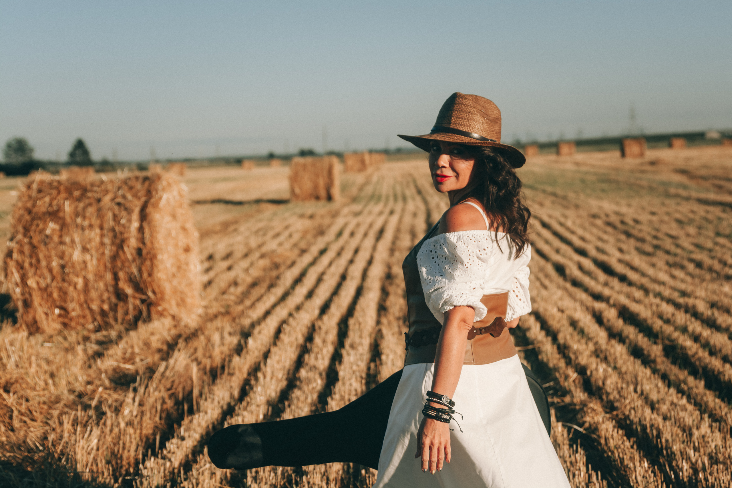 Светлана. Фотосессия со стогами. Портретный фотограф в Санкт-Петербурге Дмитриева Наталия