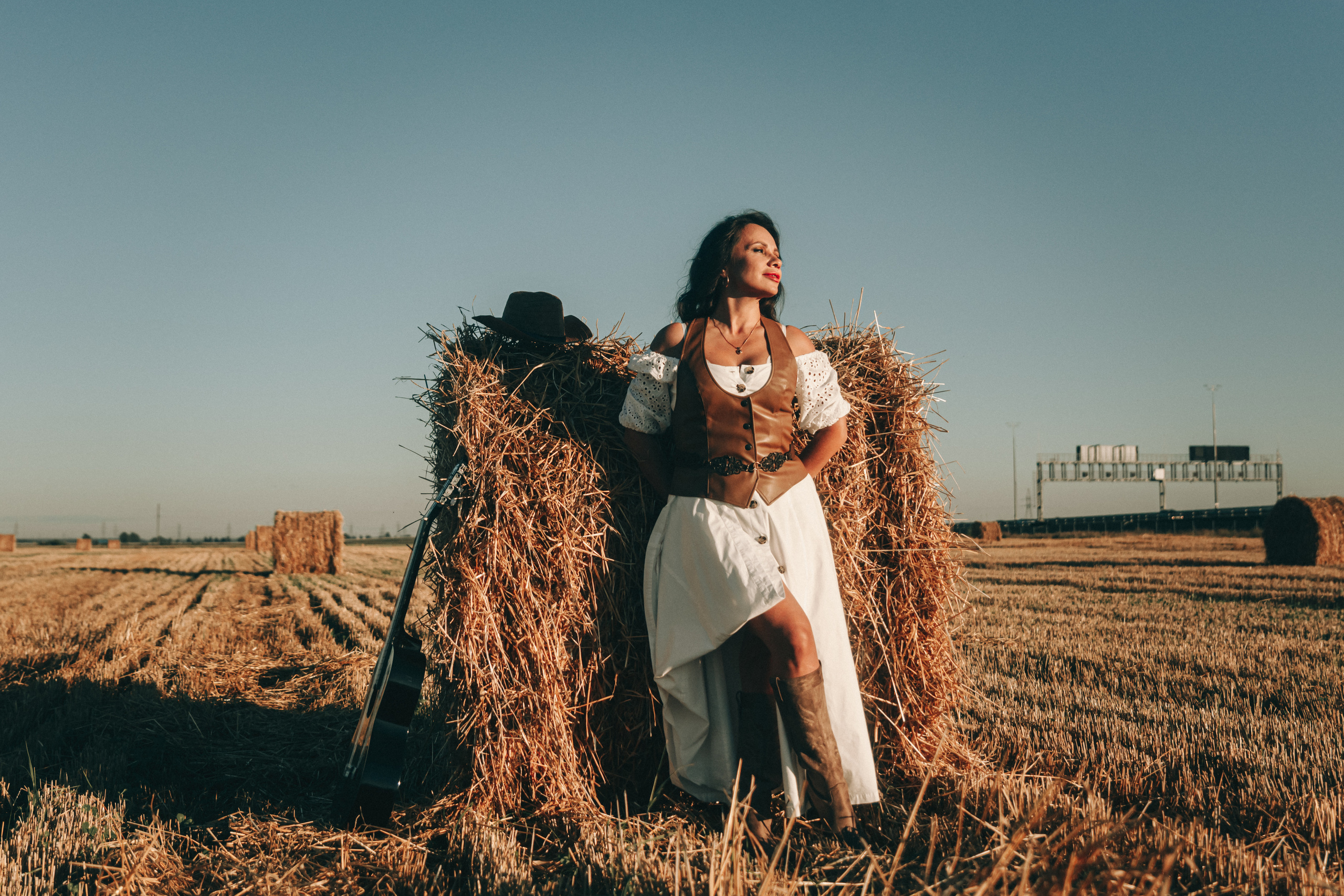 Светлана. Фотосессия со стогами. Портретный фотограф в Санкт-Петербурге Дмитриева Наталия