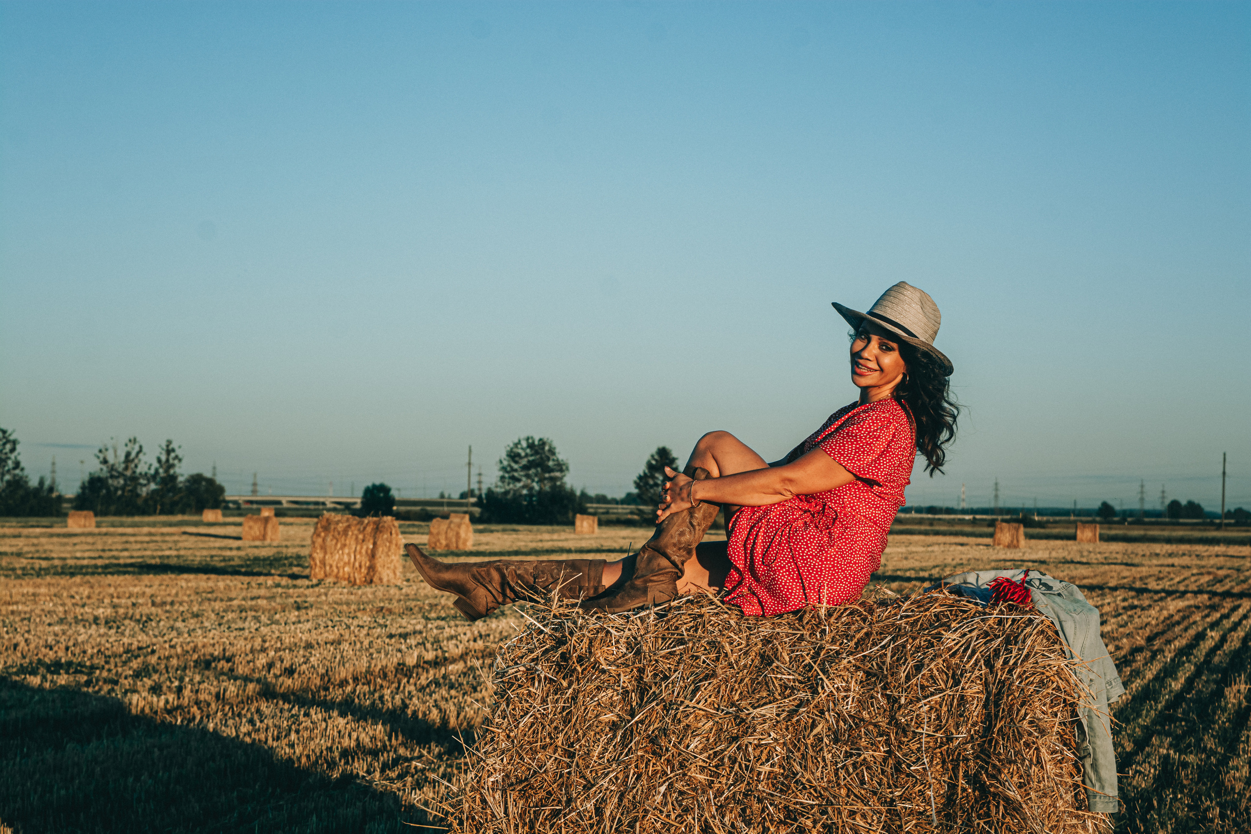 Светлана. Фотосессия со стогами. Портретный фотограф в Санкт-Петербурге Дмитриева Наталия