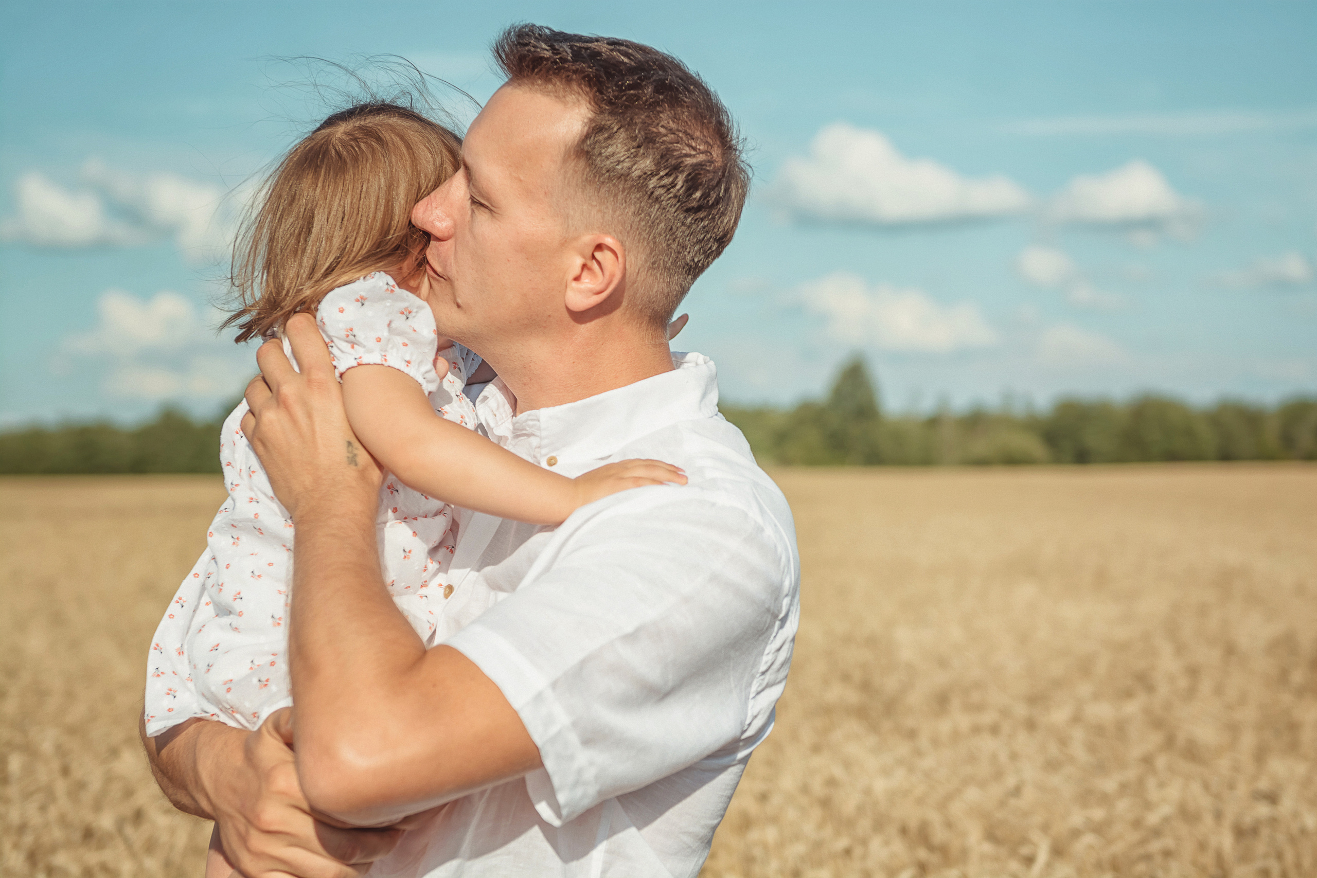 Анна и Александр. Семейная фотосессия в поле. Портретный фотограф в Санкт-Петербурге Дмитриева Наталия