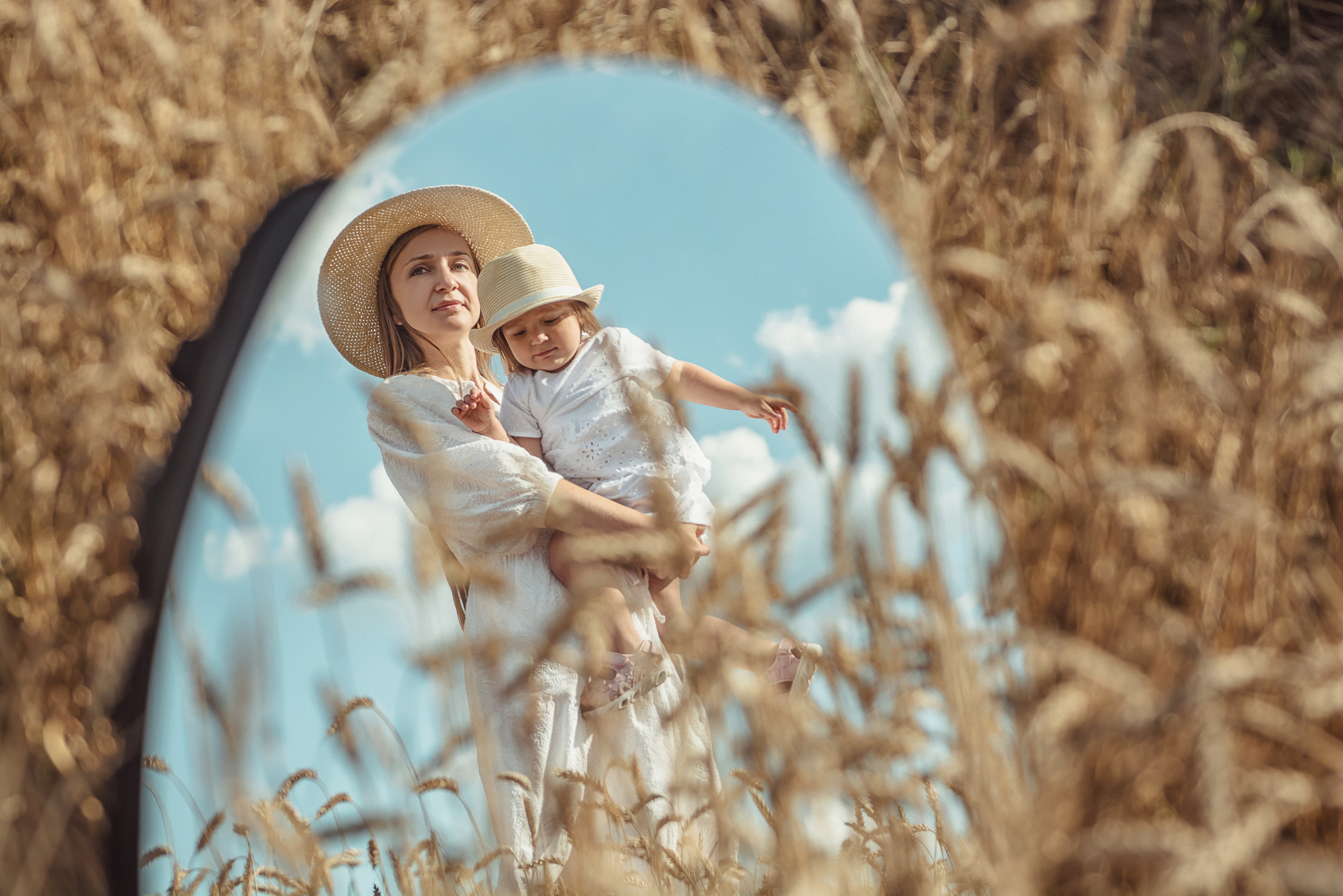 Анна и Александр. Семейная фотосессия в поле. Портретный фотограф в Санкт-Петербурге Дмитриева Наталия
