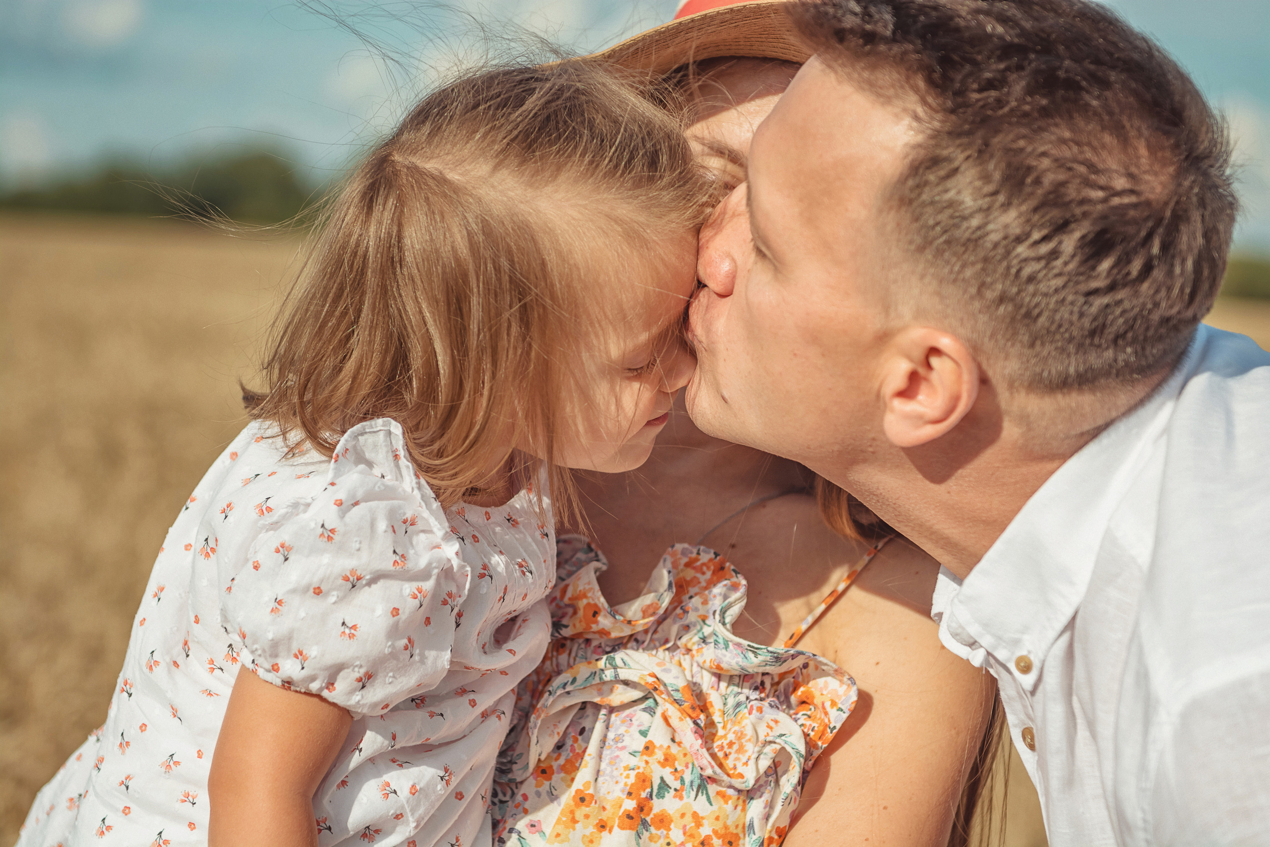 Анна и Александр. Семейная фотосессия в поле. Портретный фотограф в Санкт-Петербурге Дмитриева Наталия