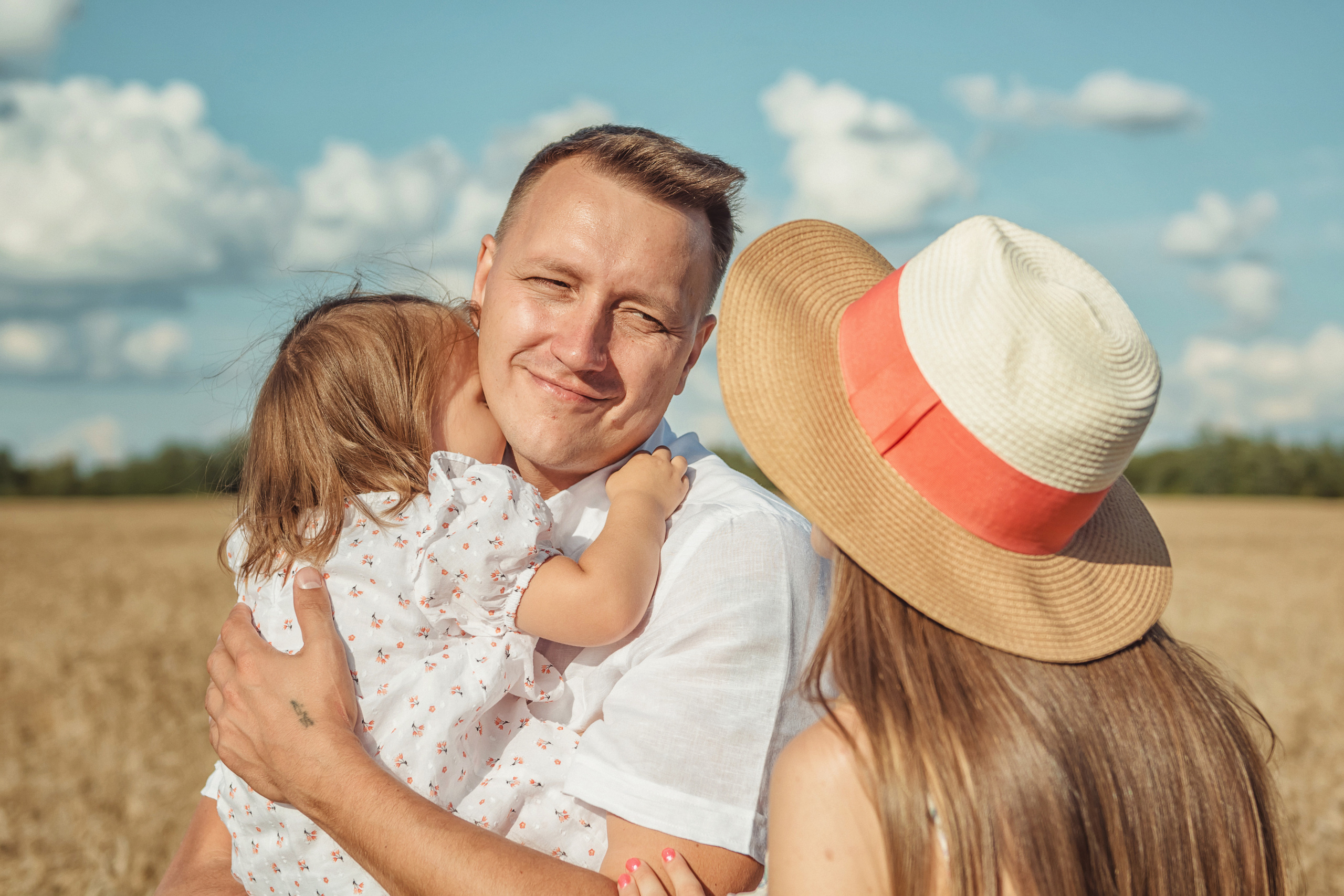 Анна и Александр. Семейная фотосессия в поле. Портретный фотограф в Санкт-Петербурге Дмитриева Наталия