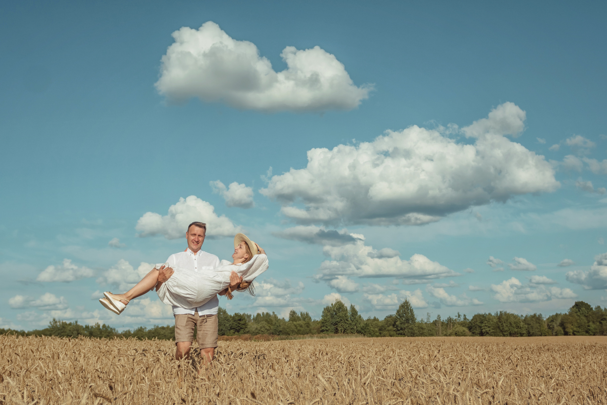 Анна и Александр. Семейная фотосессия в поле. Портретный фотограф в Санкт-Петербурге Дмитриева Наталия