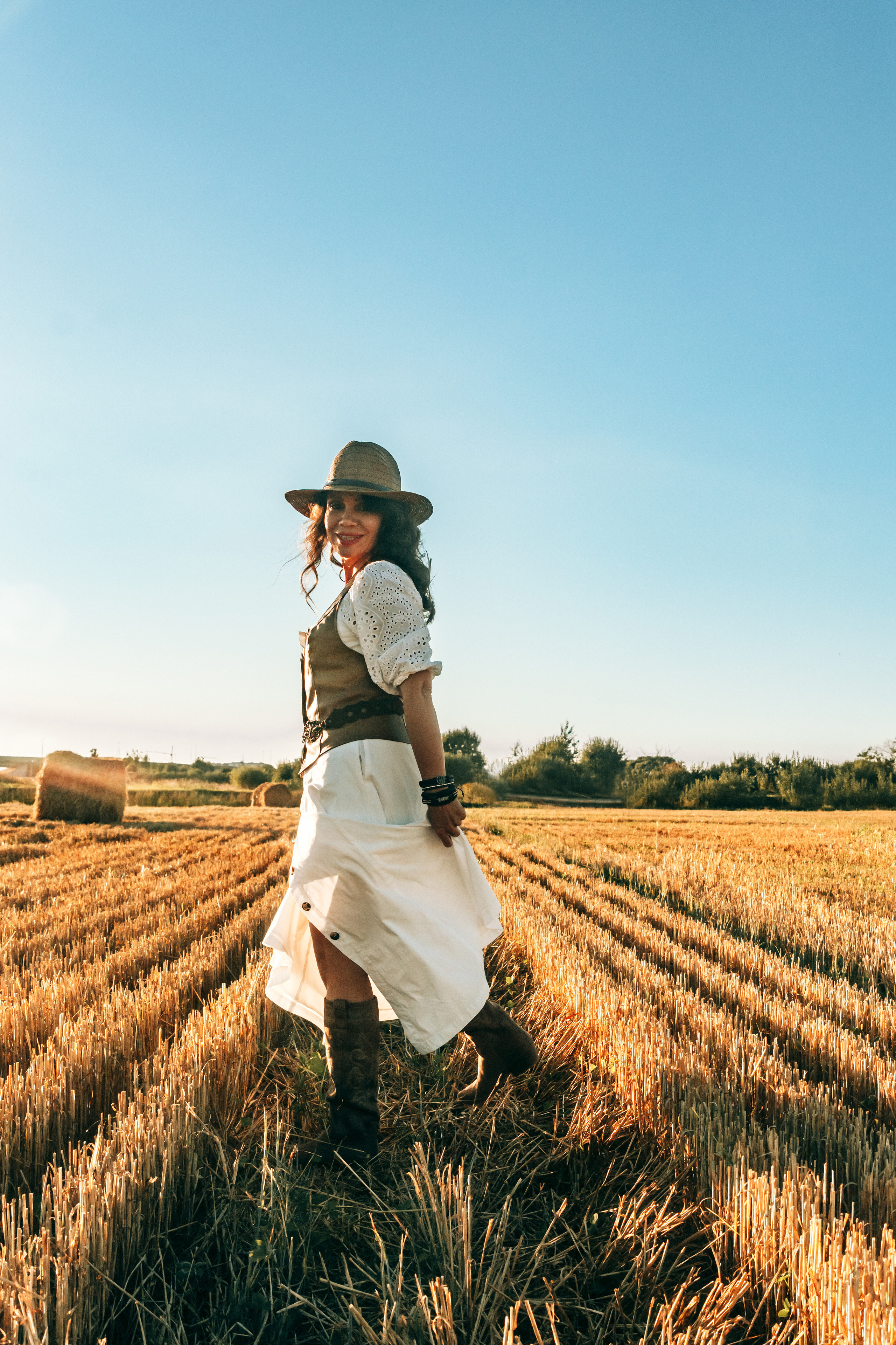 Светлана. Фотосессия со стогами. Портретный фотограф в Санкт-Петербурге Дмитриева Наталия