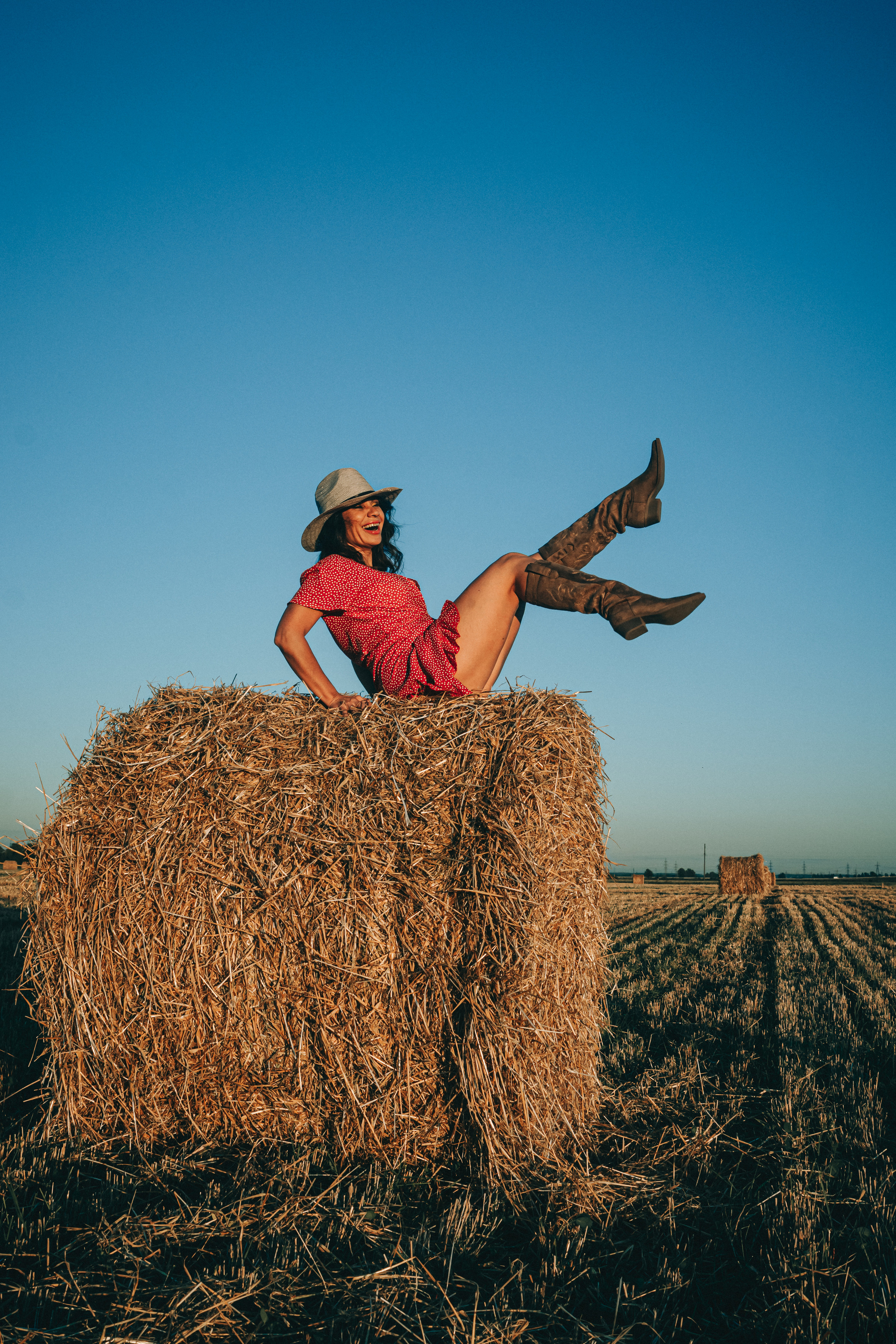 Светлана. Фотосессия со стогами. Портретный фотограф в Санкт-Петербурге Дмитриева Наталия