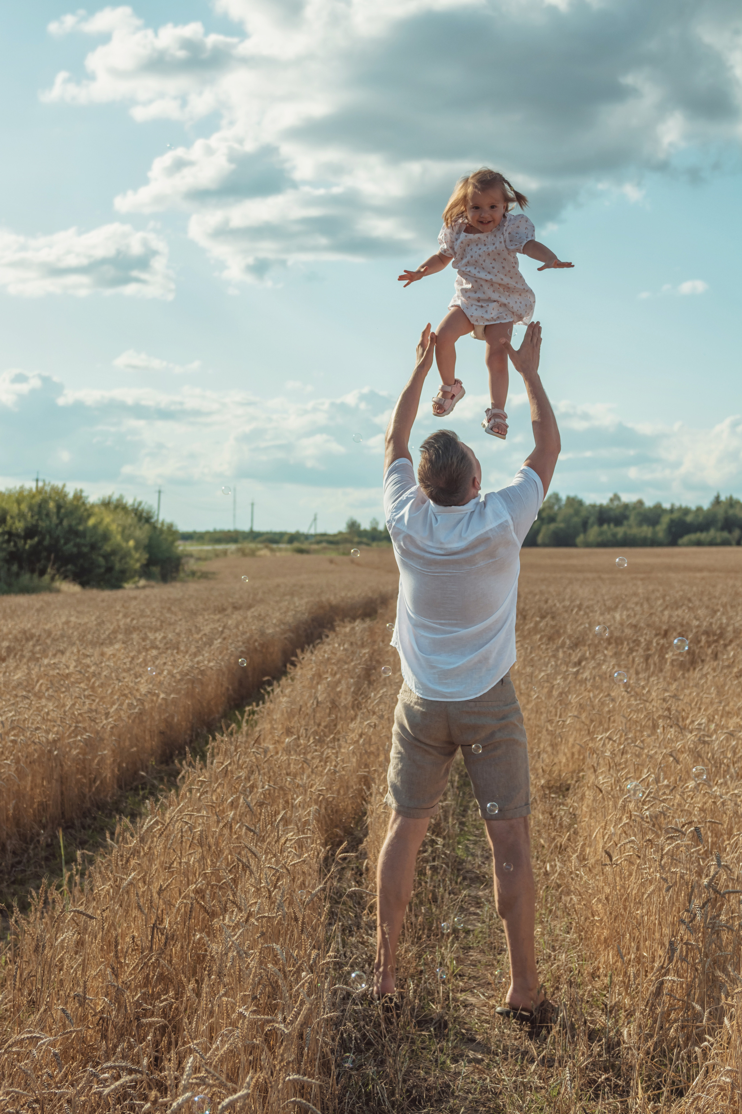 Анна и Александр. Семейная фотосессия в поле. Портретный фотограф в Санкт-Петербурге Дмитриева Наталия