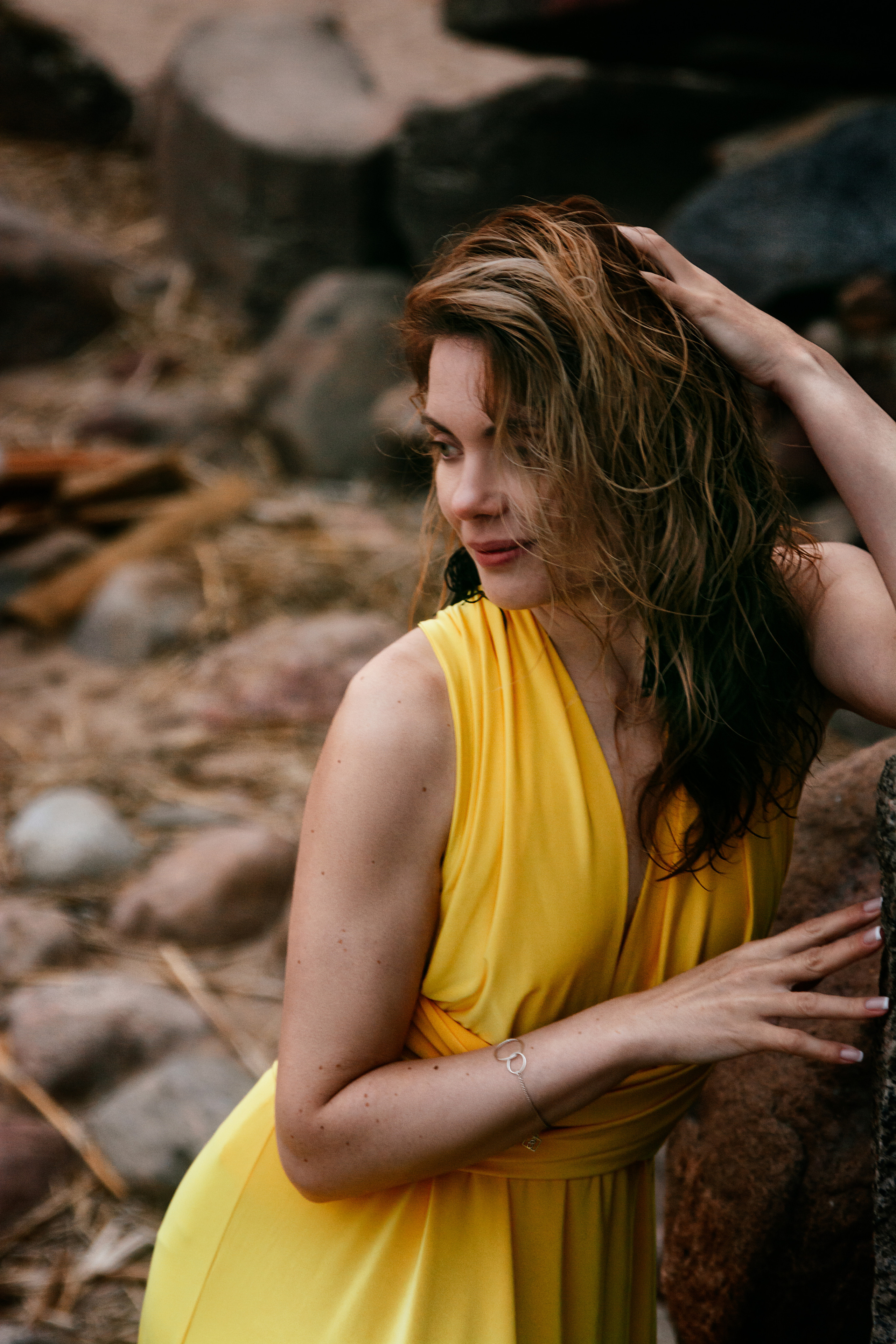 Валя. Съёмка на Финском заливе в воде и с огнём. Портретный фотограф в Санкт-Петербурге Дмитриева Наталия