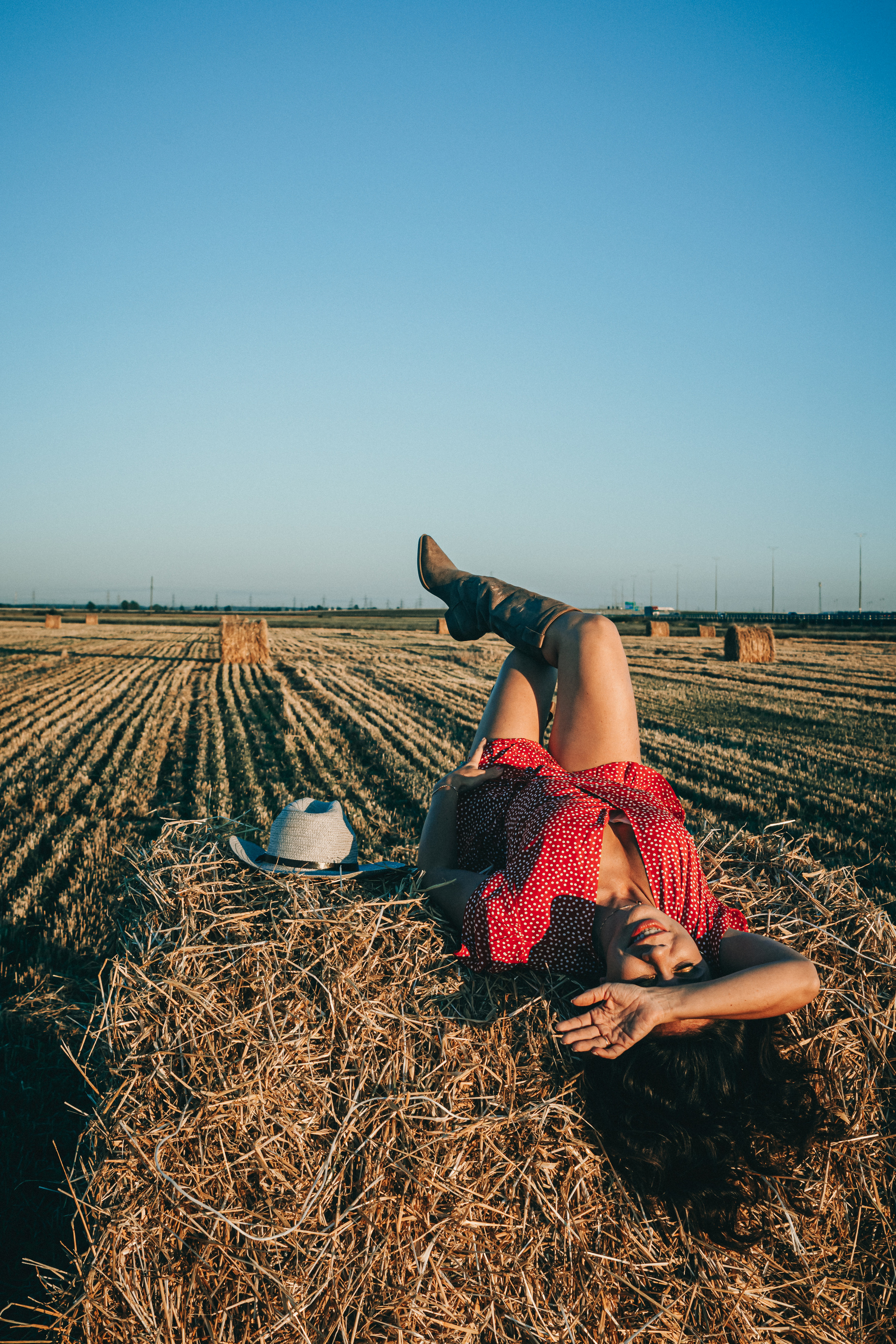 Светлана. Фотосессия со стогами. Портретный фотограф в Санкт-Петербурге Дмитриева Наталия