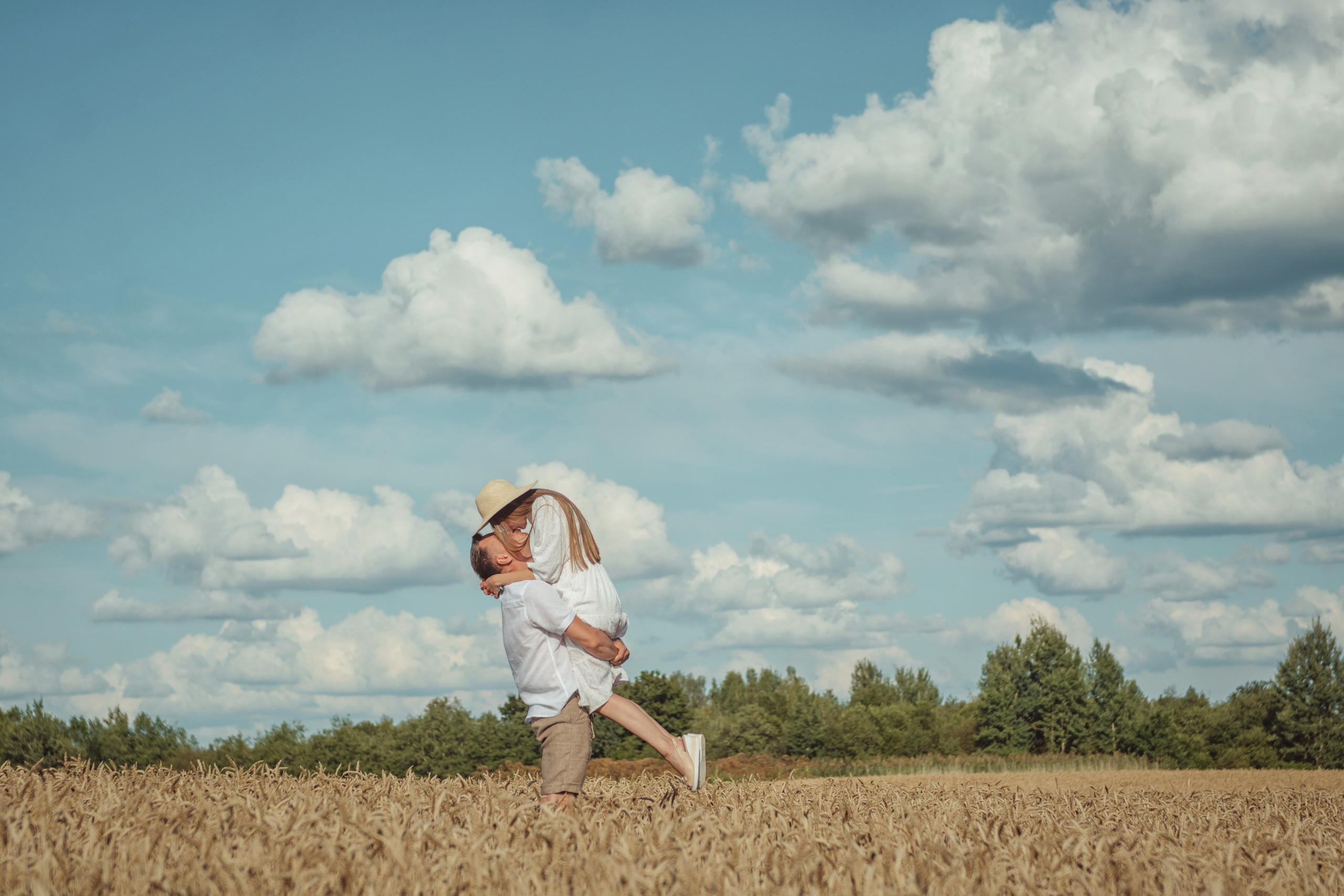 Анна и Александр. Семейная фотосессия в поле. Портретный фотограф в Санкт-Петербурге Дмитриева Наталия
