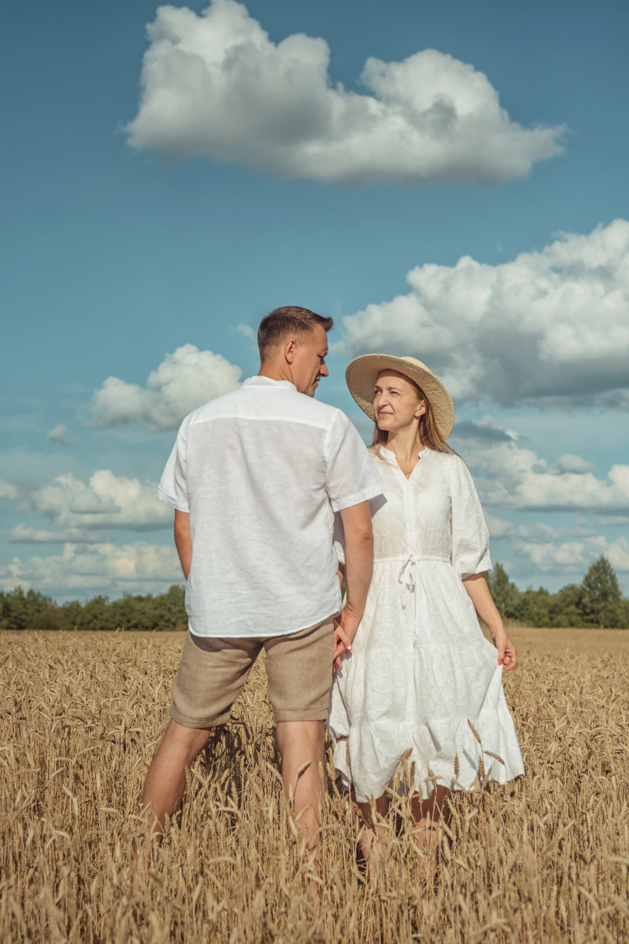 Анна и Александр. Семейная фотосессия в поле. Портретный фотограф в Санкт-Петербурге Дмитриева Наталия
