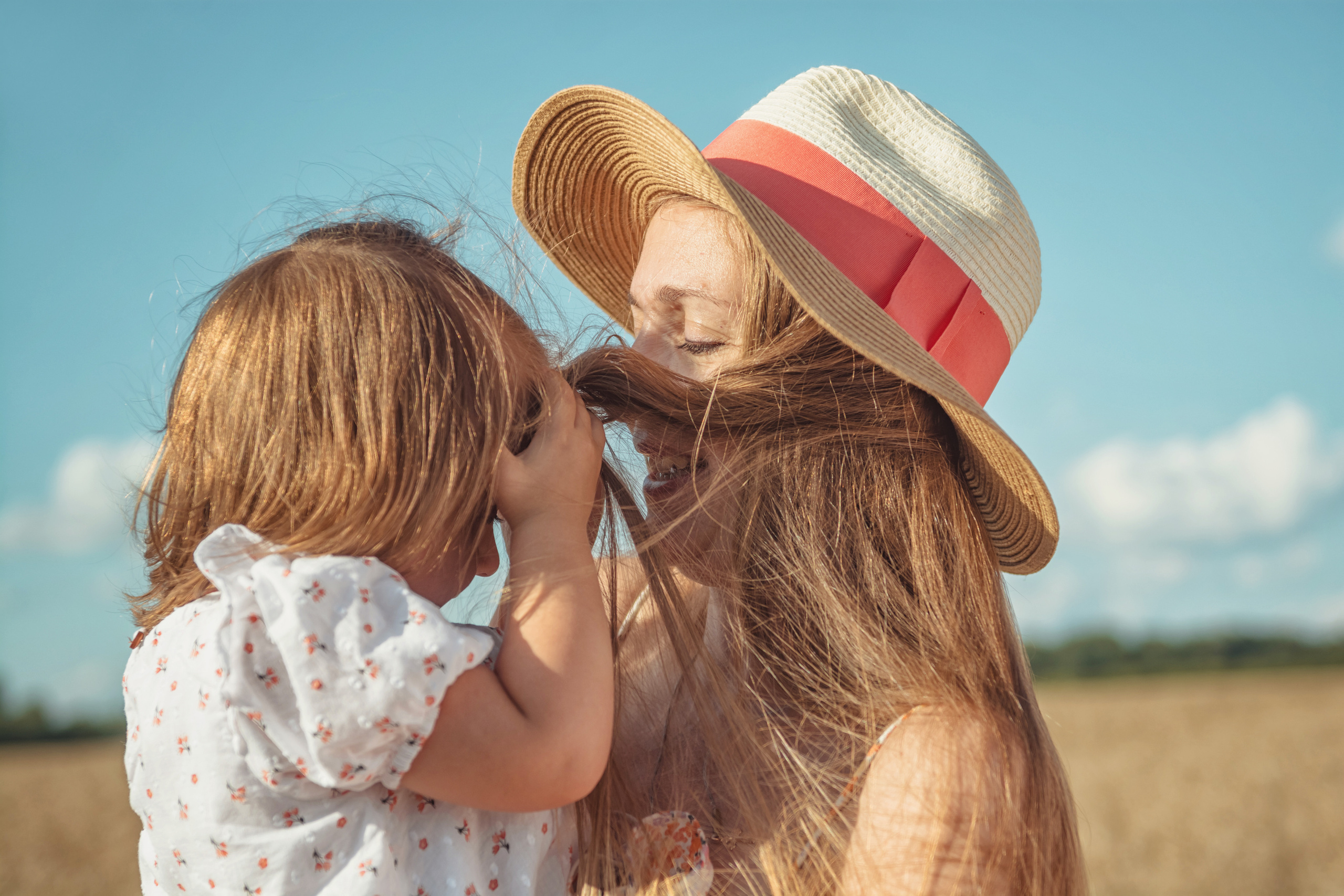 Анна и Александр. Семейная фотосессия в поле. Портретный фотограф в Санкт-Петербурге Дмитриева Наталия