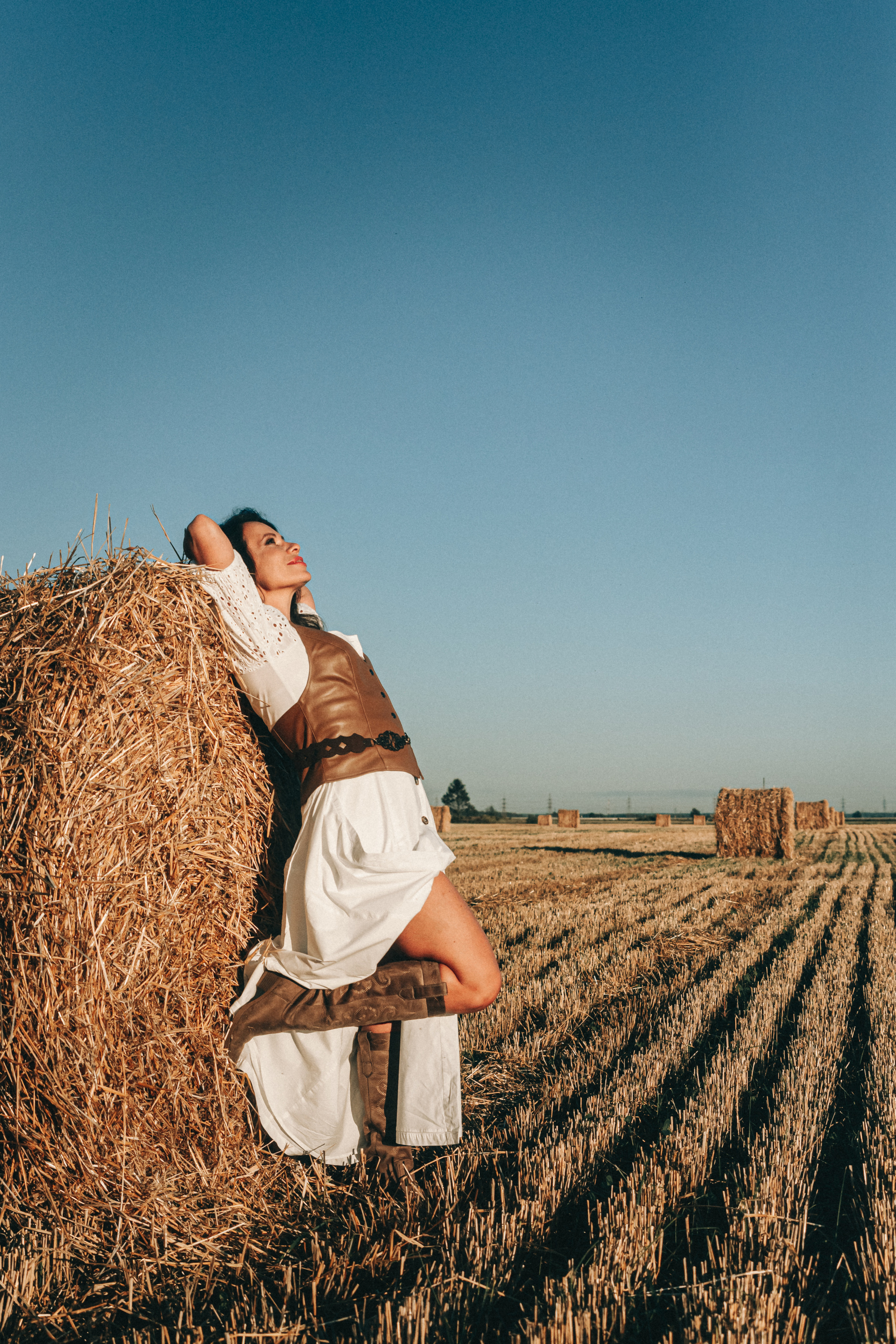 Светлана. Фотосессия со стогами. Портретный фотограф в Санкт-Петербурге Дмитриева Наталия