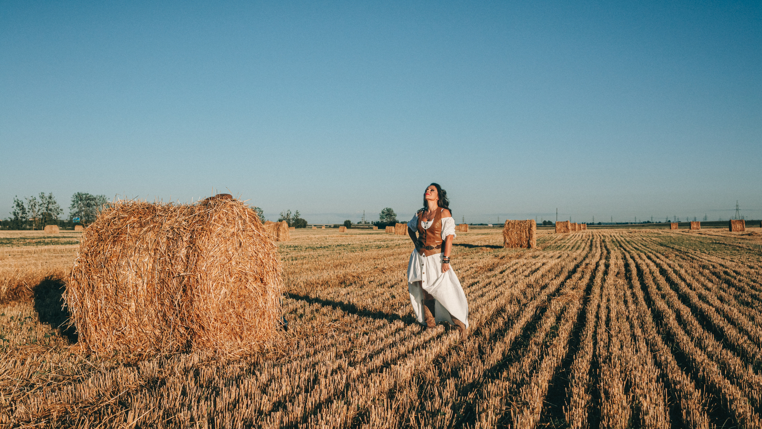 Светлана. Фотосессия со стогами. Портретный фотограф в Санкт-Петербурге Дмитриева Наталия