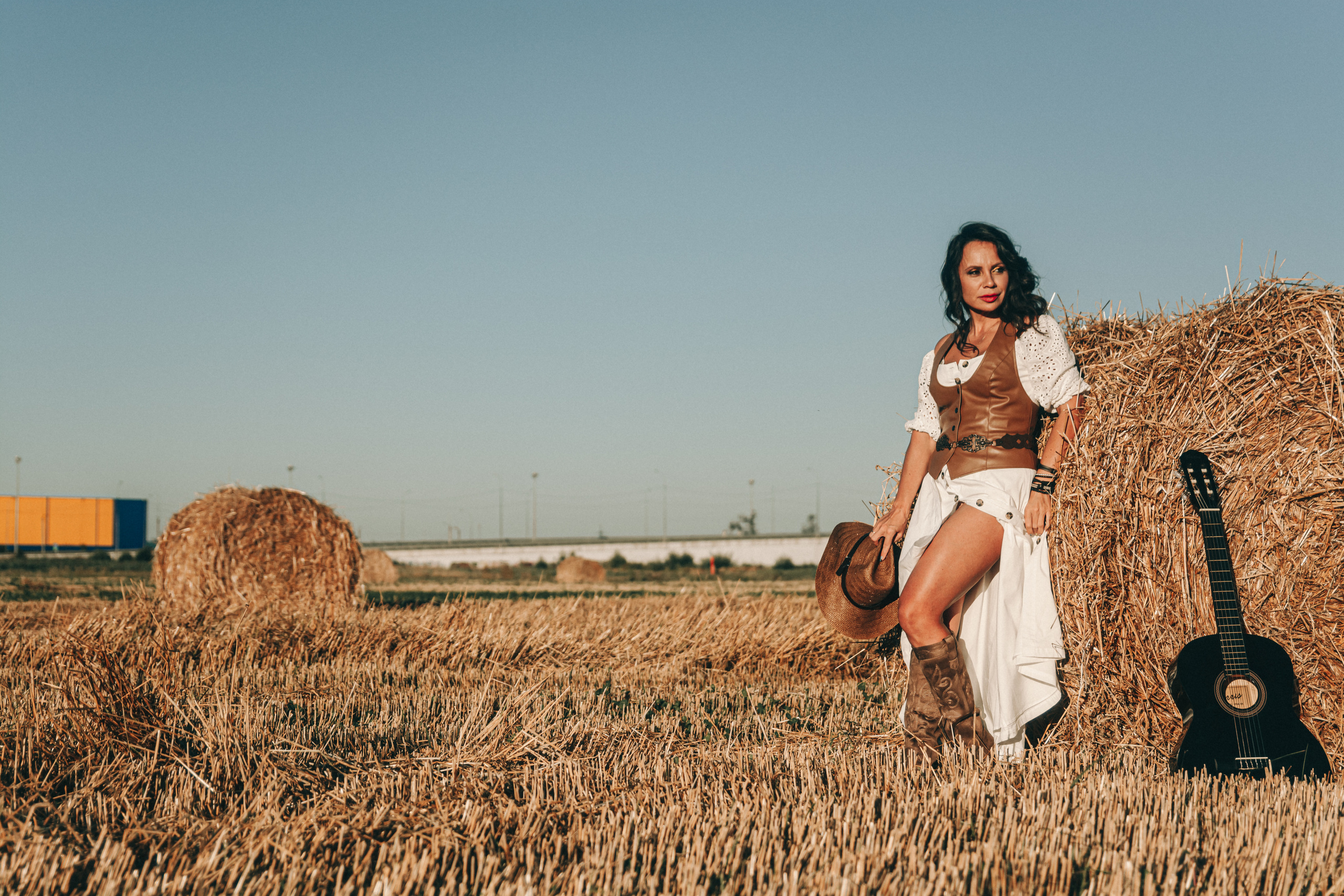 Светлана. Фотосессия со стогами. Портретный фотограф в Санкт-Петербурге Дмитриева Наталия