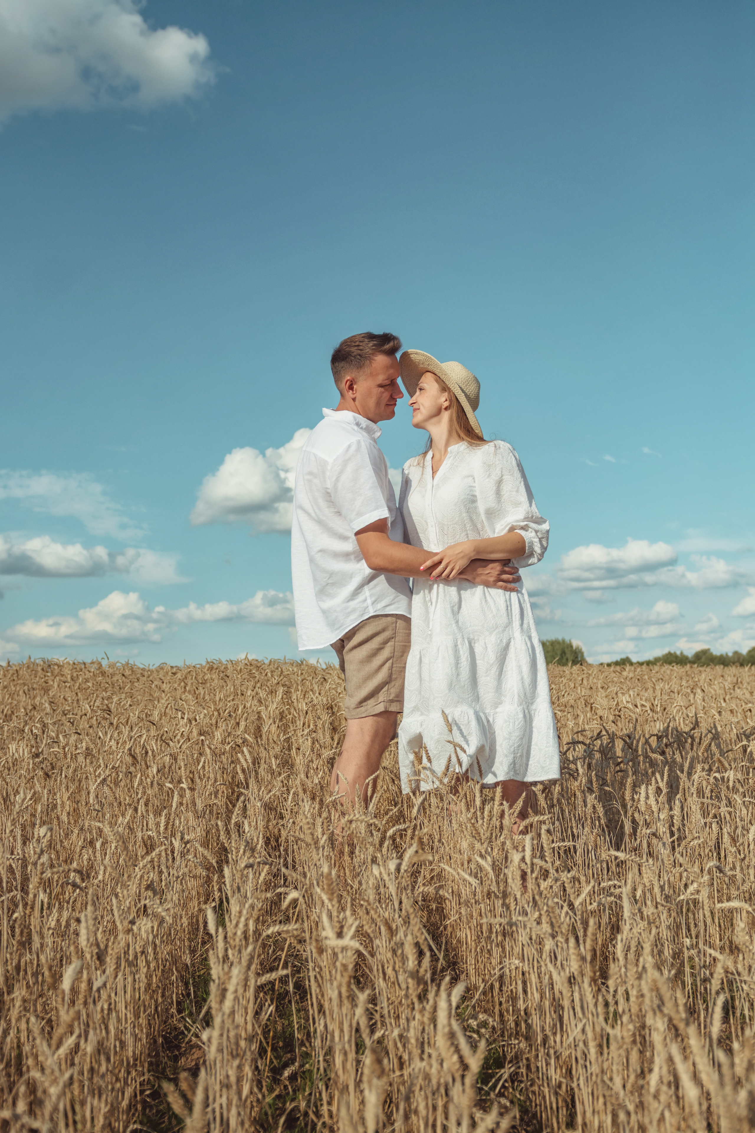 Анна и Александр. Семейная фотосессия в поле. Портретный фотограф в Санкт-Петербурге Дмитриева Наталия