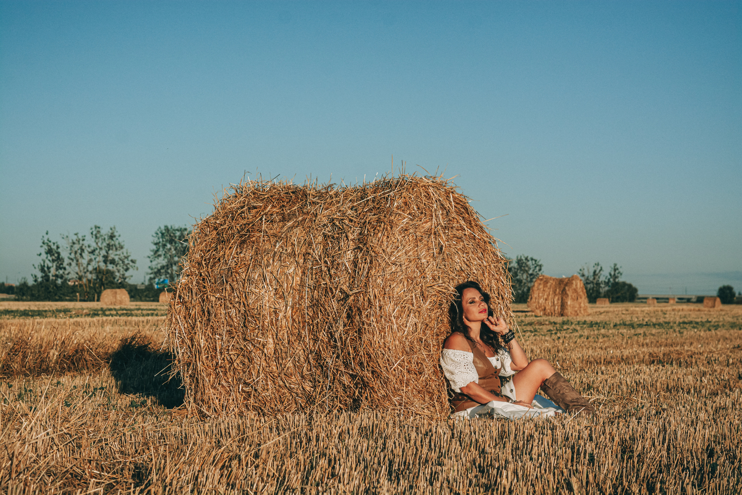 Светлана. Фотосессия со стогами. Портретный фотограф в Санкт-Петербурге Дмитриева Наталия